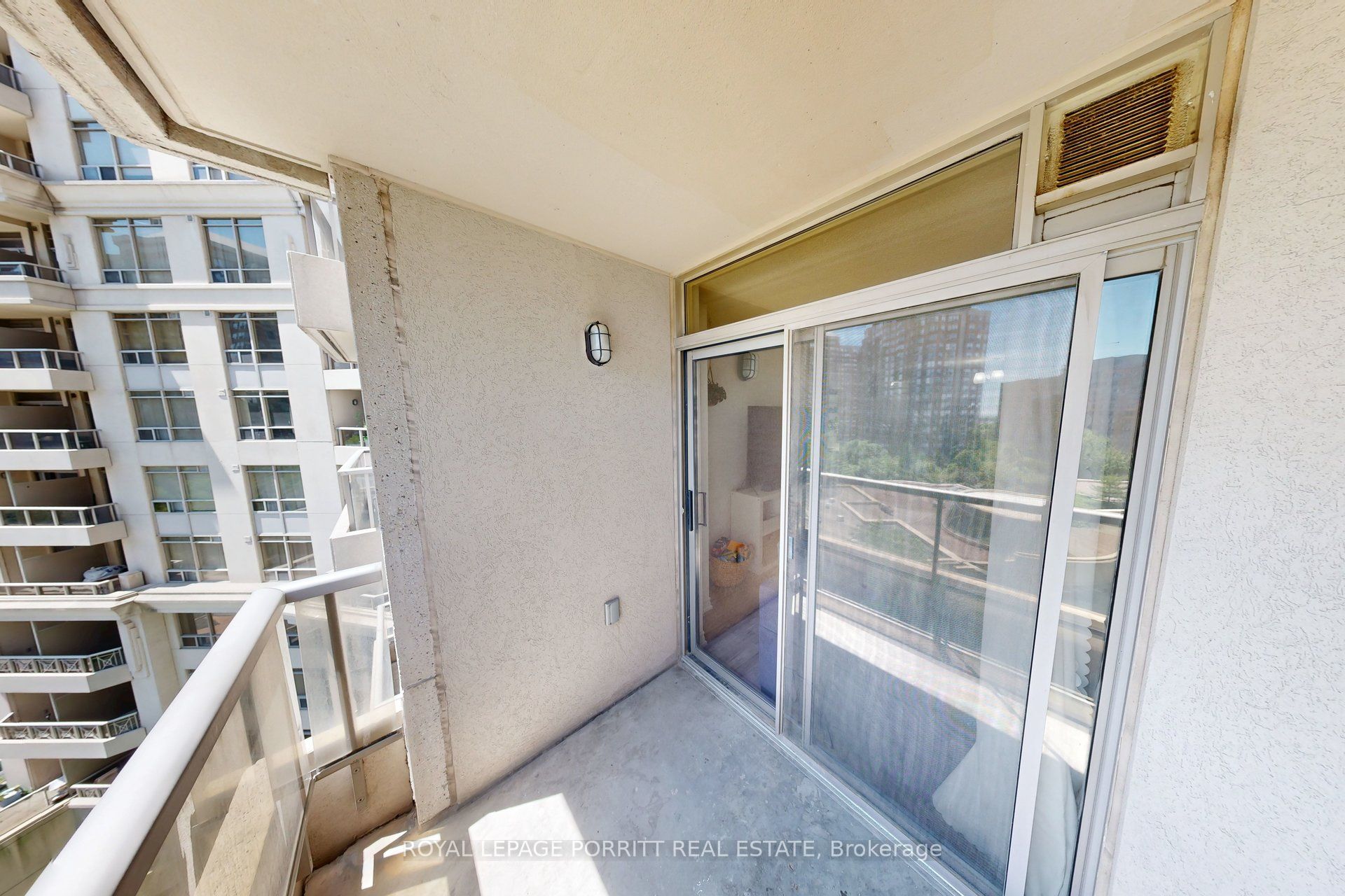 3888 Duke Of York Boulevard 927 Property Photo 27