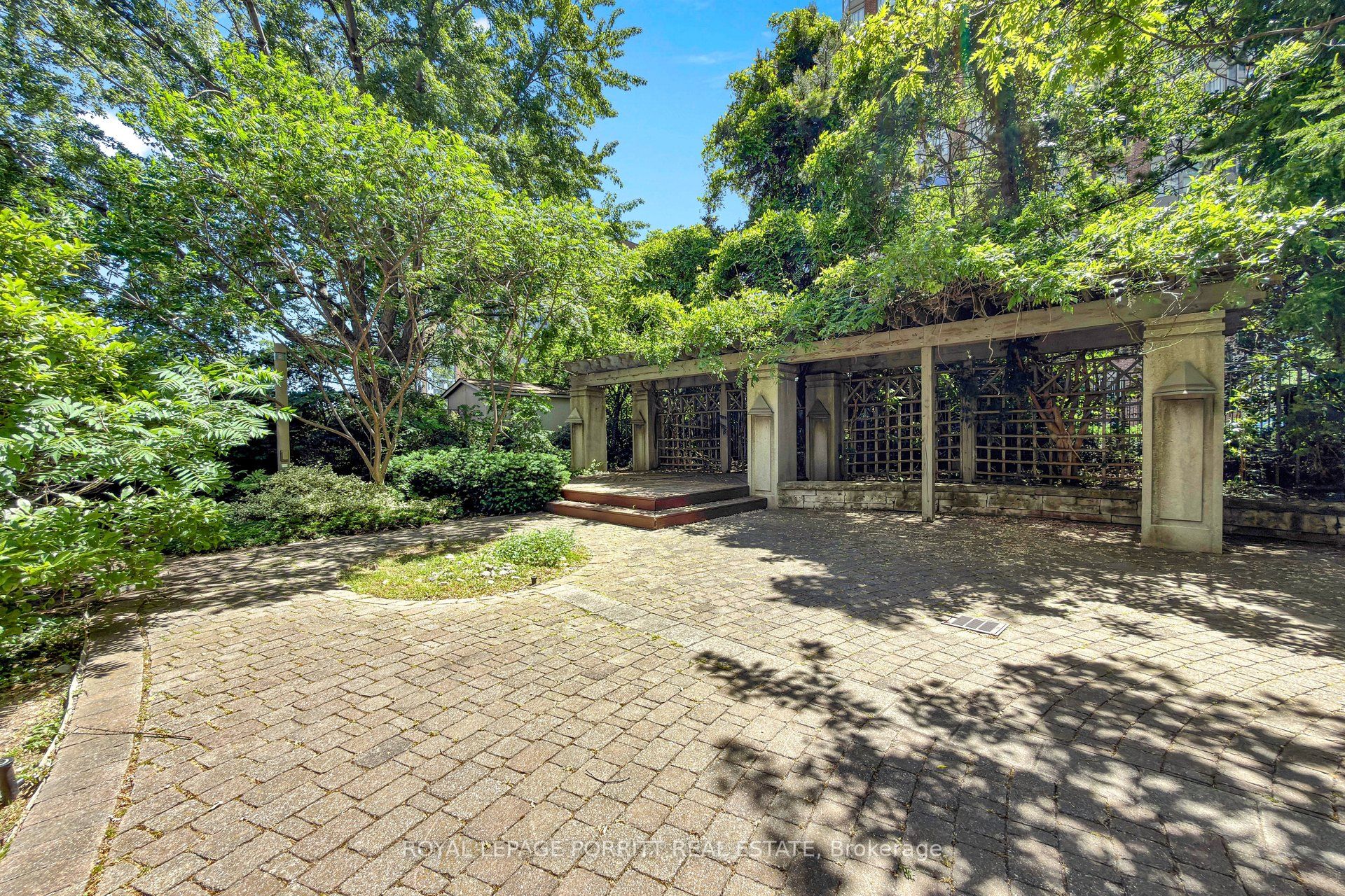 3888 Duke Of York Boulevard 927 Property Photo 40
