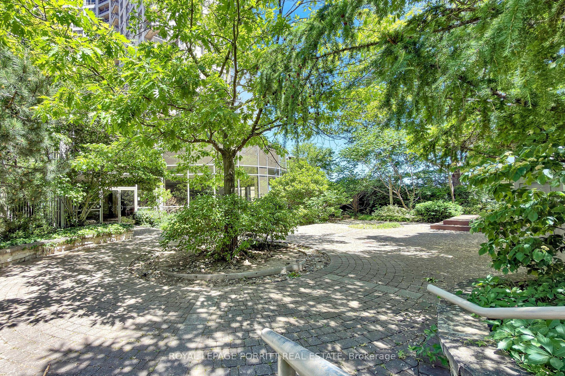 3888 Duke Of York Boulevard 927 Property Photo 42