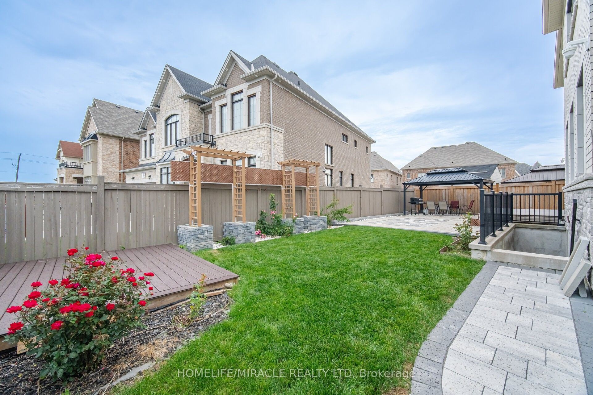 7 Anatolia Street Property Photo 39