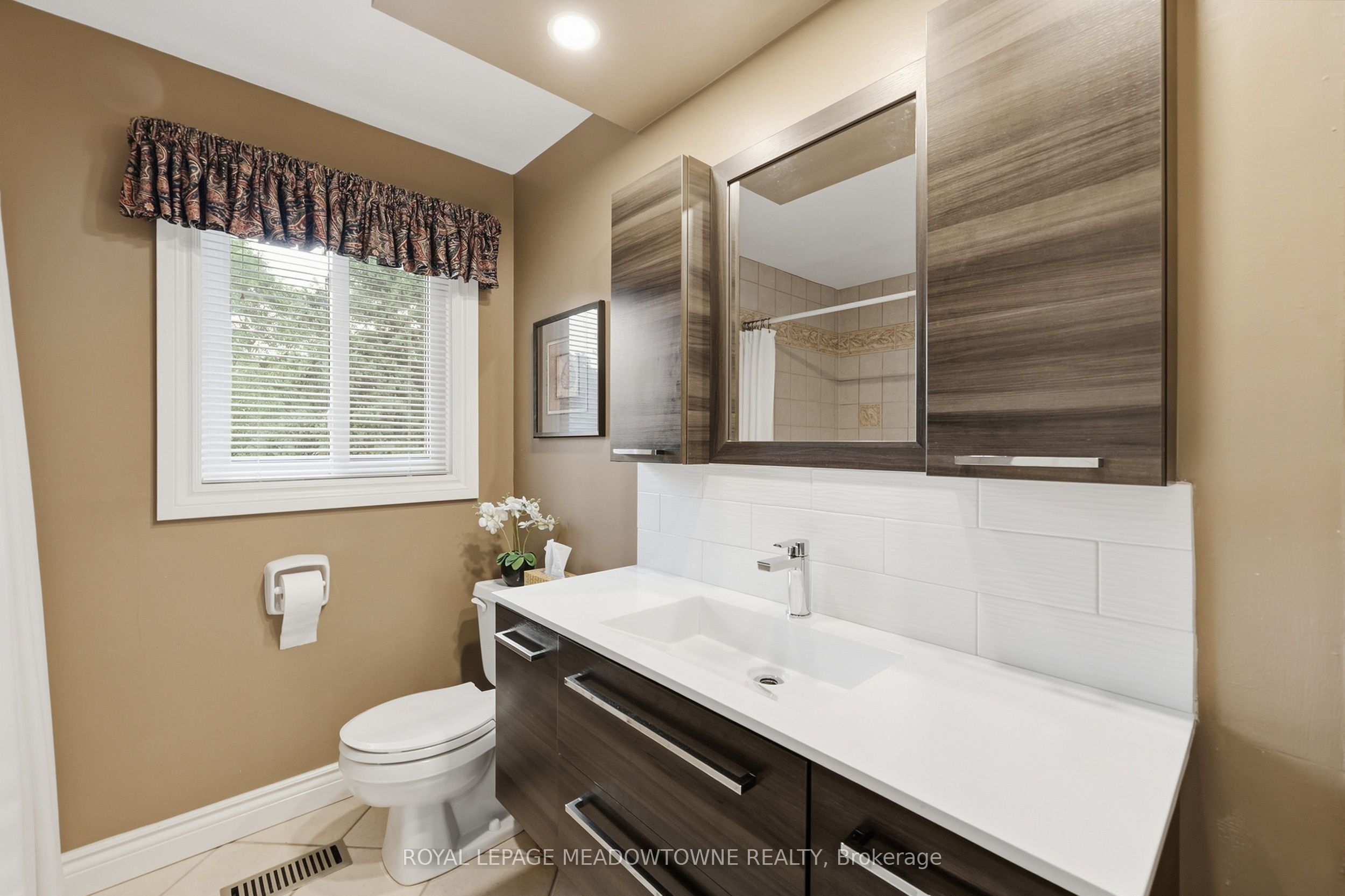 12 Cheltenham Court Property Photo 28