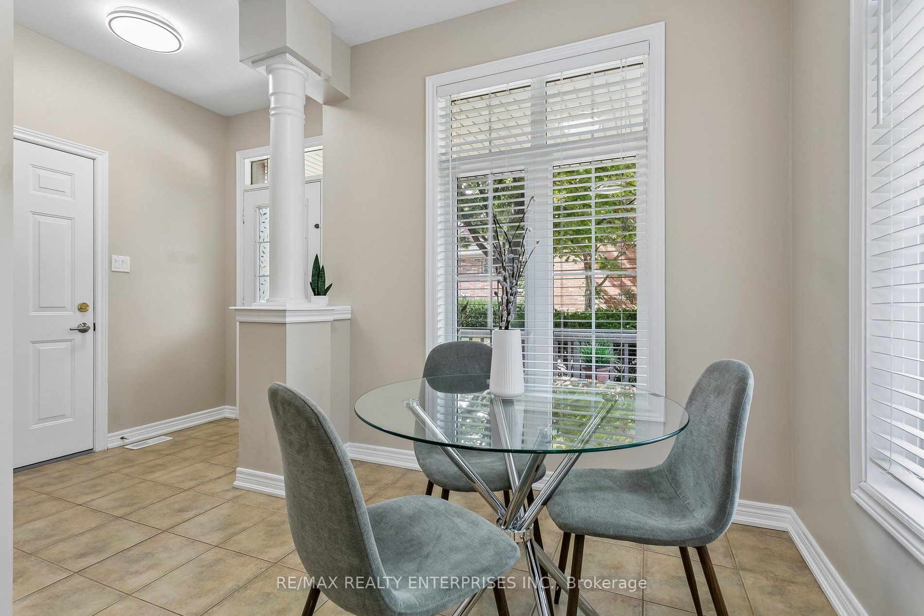 1633 Northmount Avenue 39 Property Photo 3