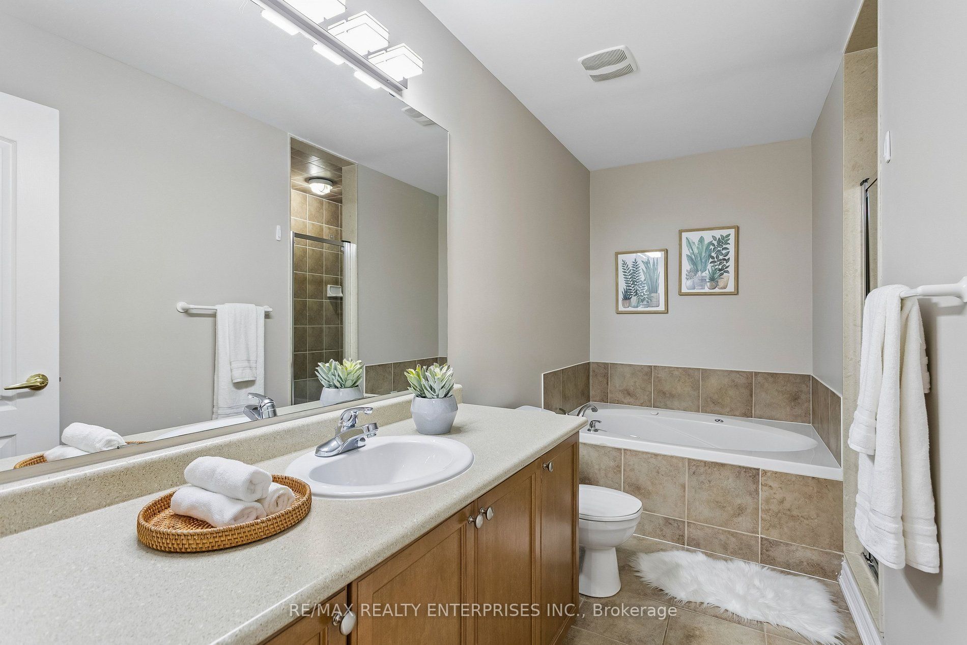 1633 Northmount Avenue 39 Property Photo 7