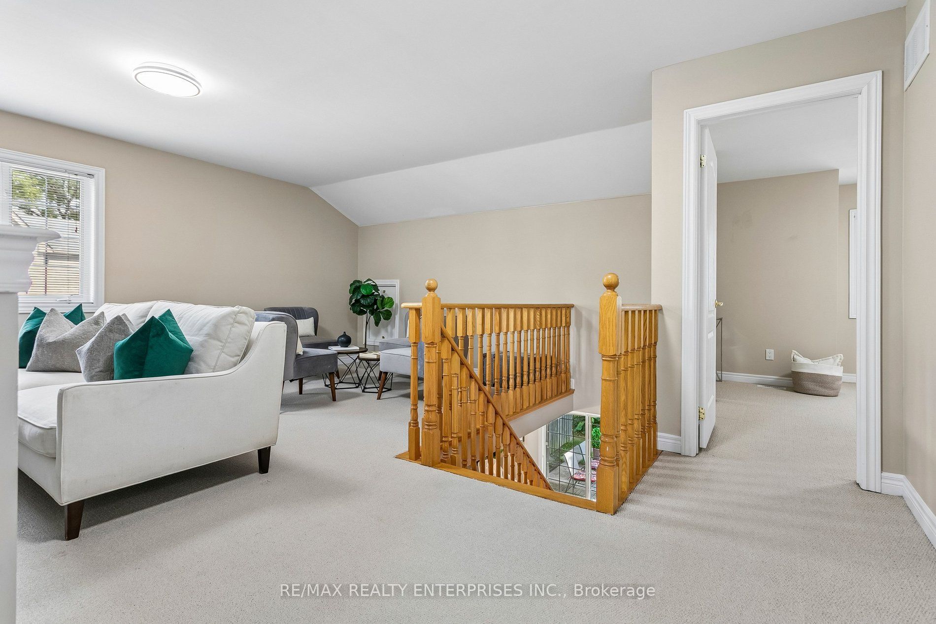 1633 Northmount Avenue 39 Property Photo 9