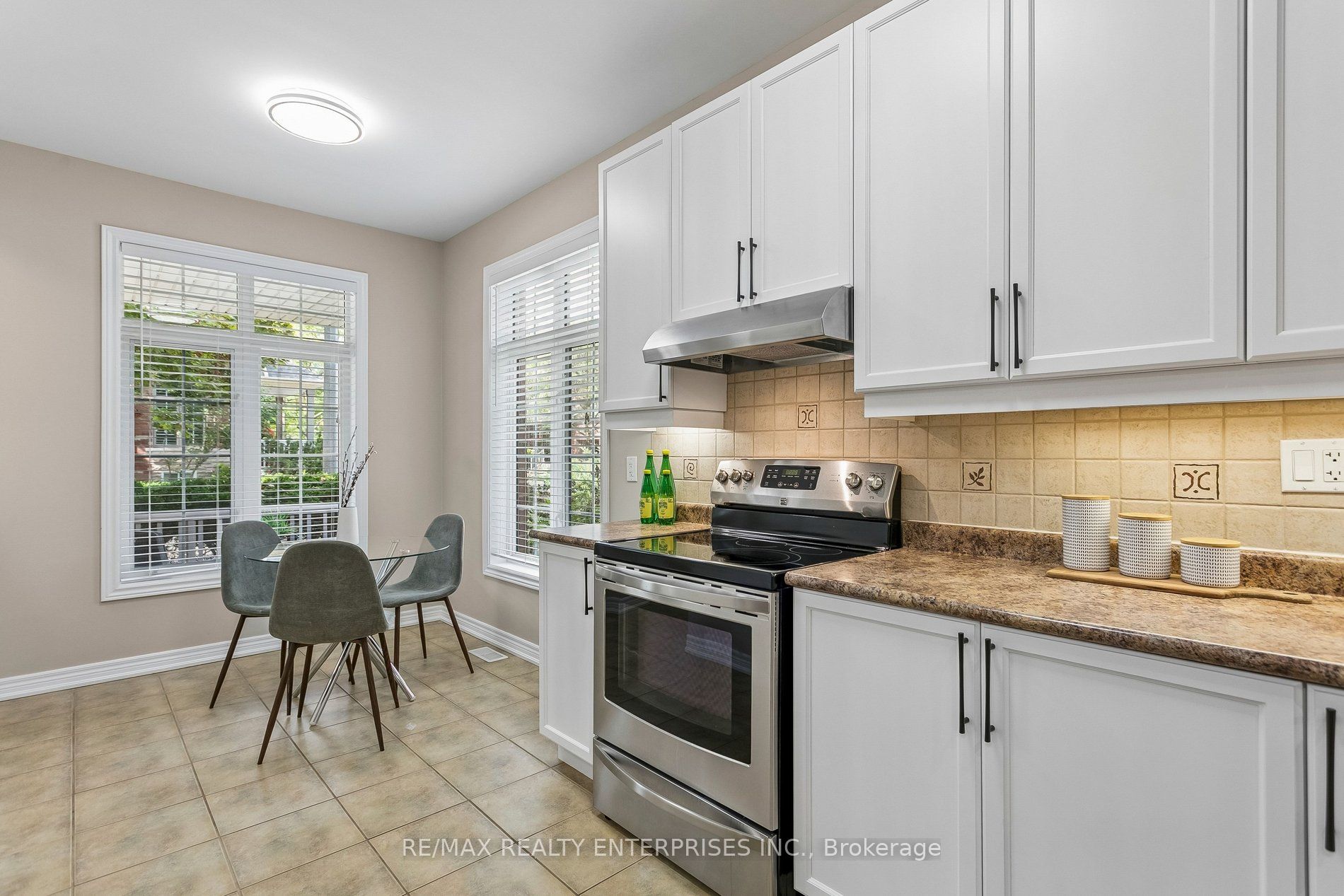 1633 Northmount Avenue 39 Property Photo 17