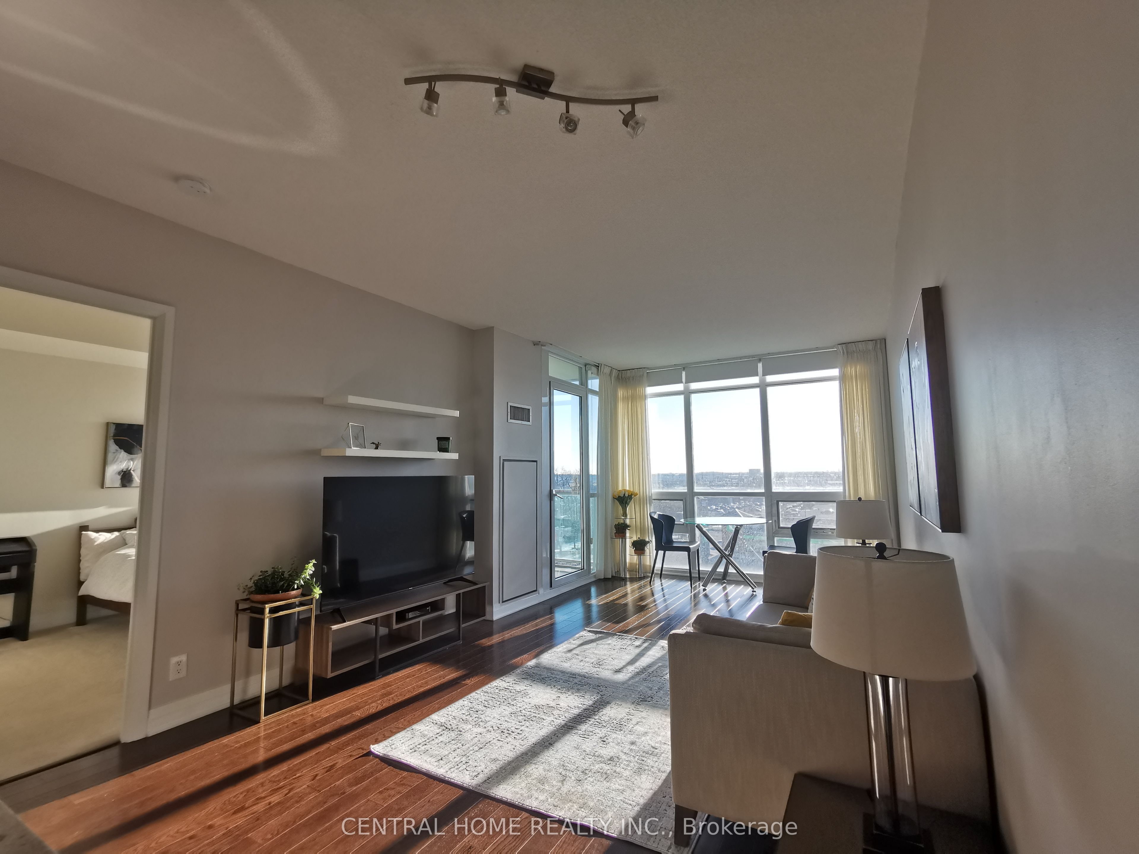 1055 Southdown Road 613 Property Photo 1