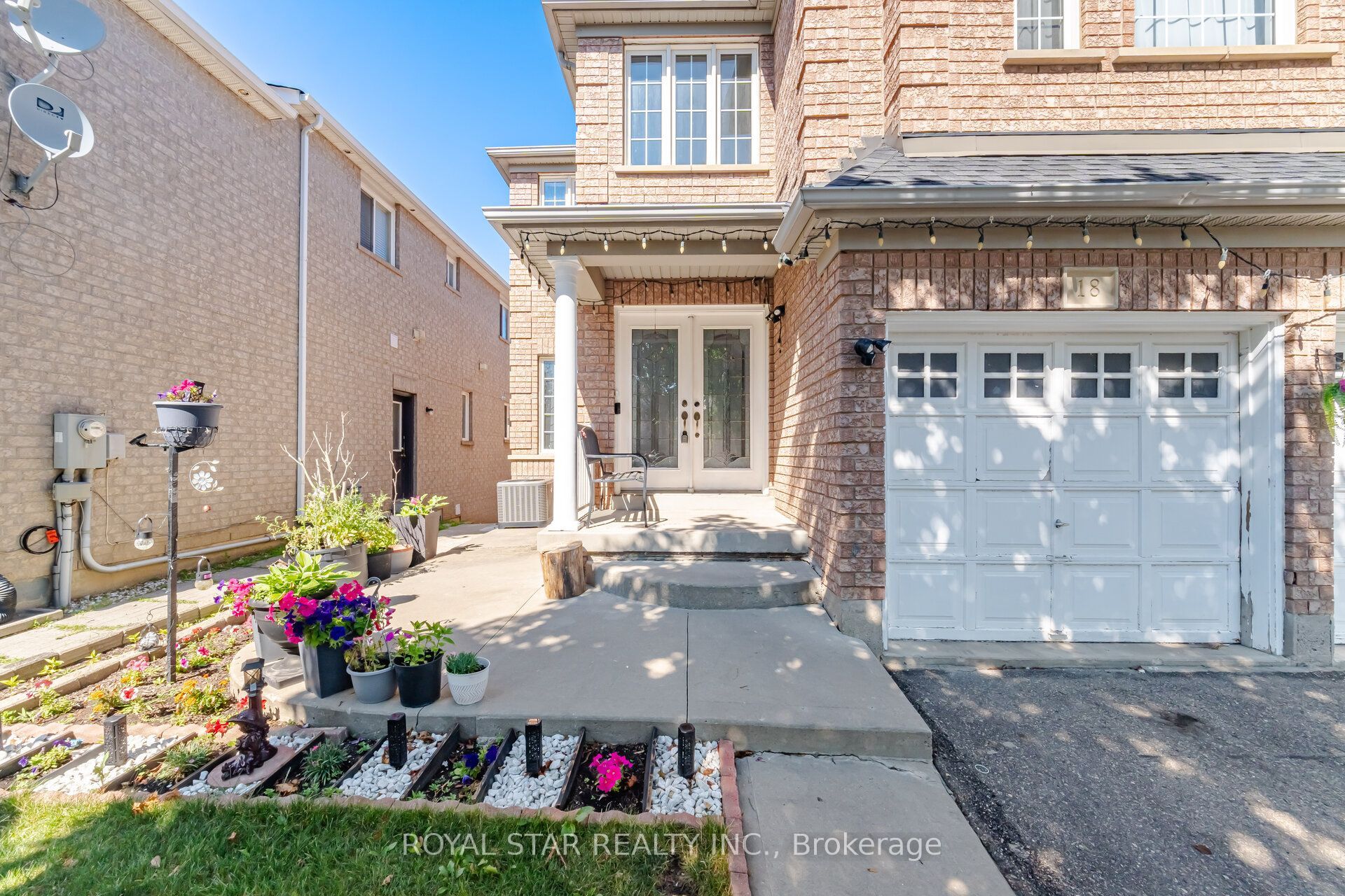 18 Summer Mist Court Property Photo 4