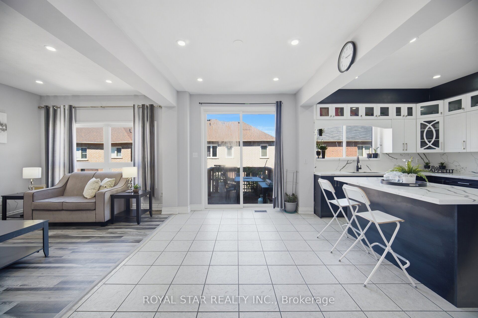 18 Summer Mist Court Property Photo 13
