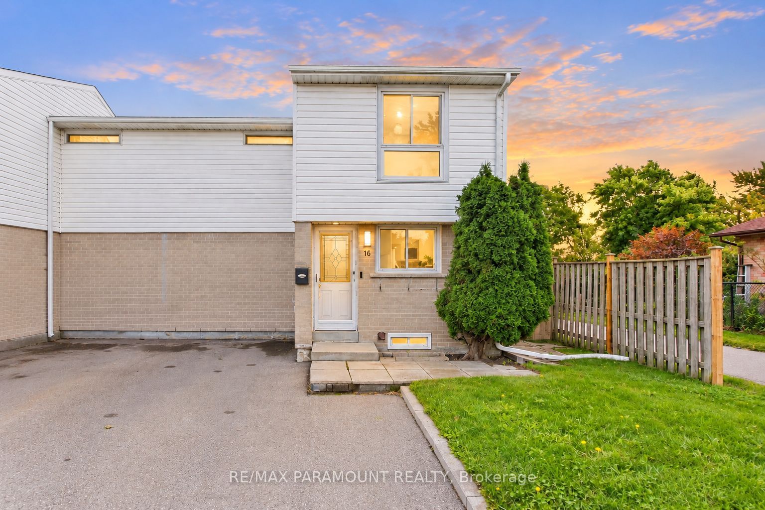 16 Gleneaden Court Property Photo 2