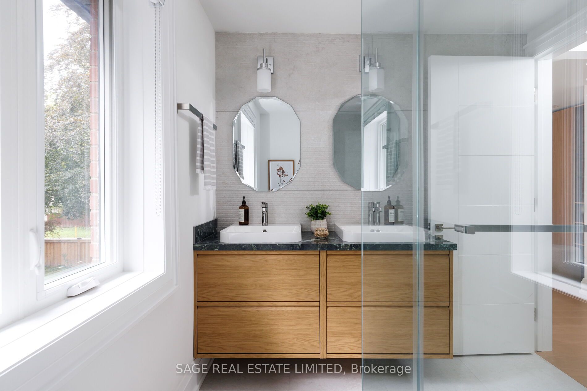 872 Royal York Road Property Photo 34