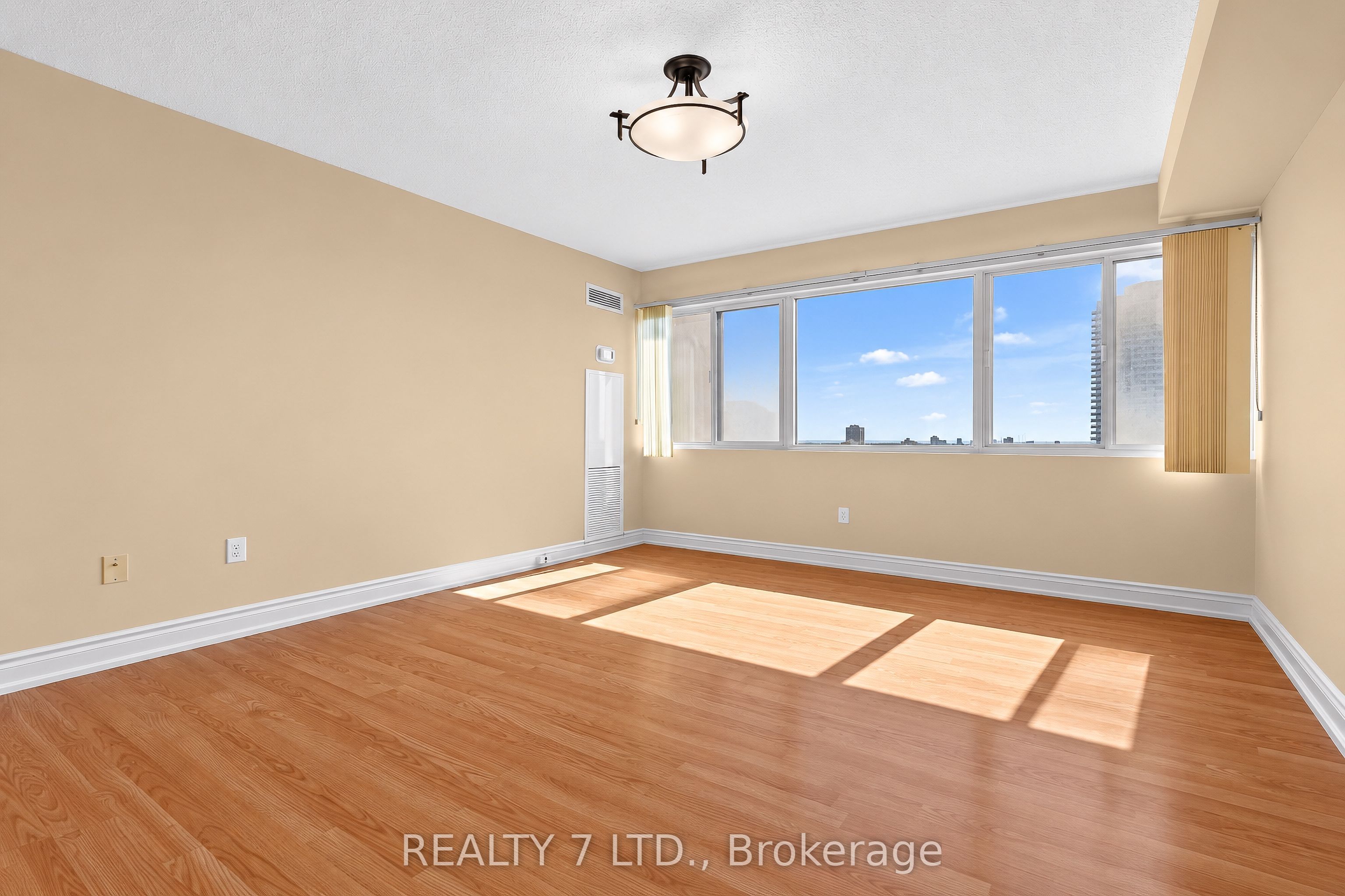 50 Elm Drive E 1507 Property Photo 28