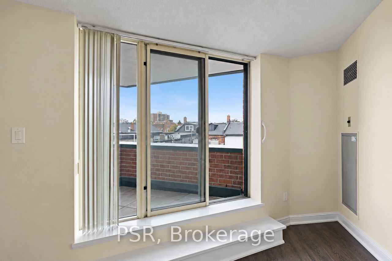 185 Robinson Street 312 Property Photo 13