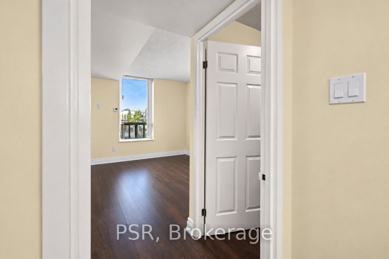 185 Robinson Street 312 Property Photo 16