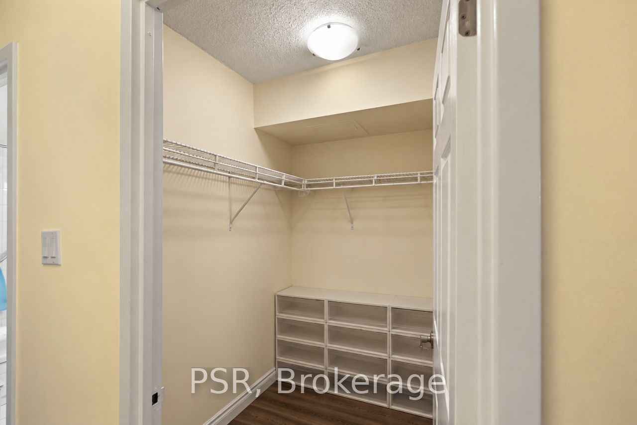 185 Robinson Street 312 Property Photo 22