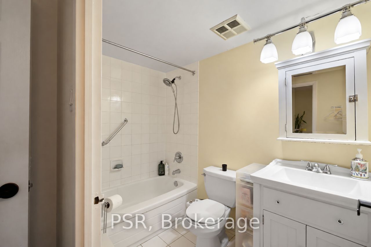 185 Robinson Street 312 Property Photo 23