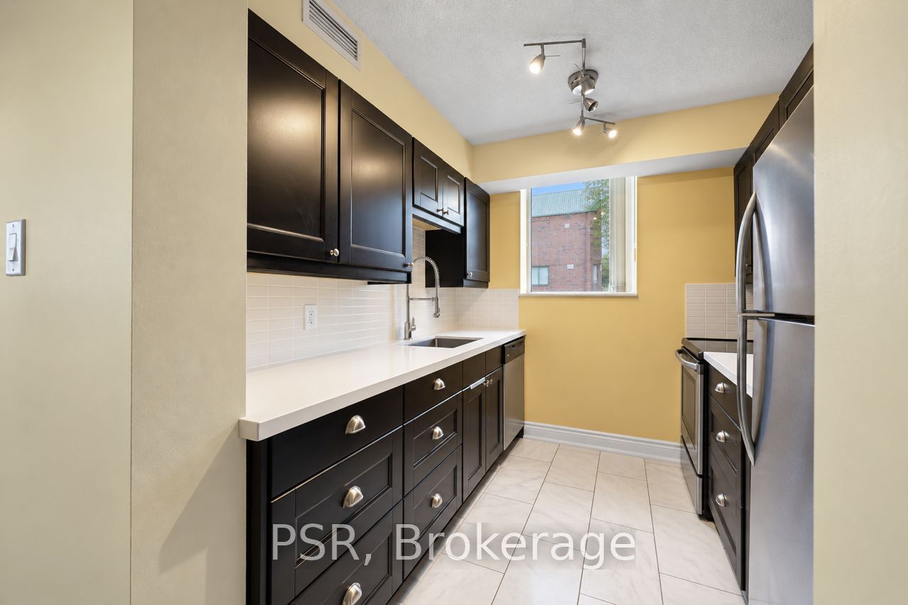 185 Robinson Street 312 Property Photo 25