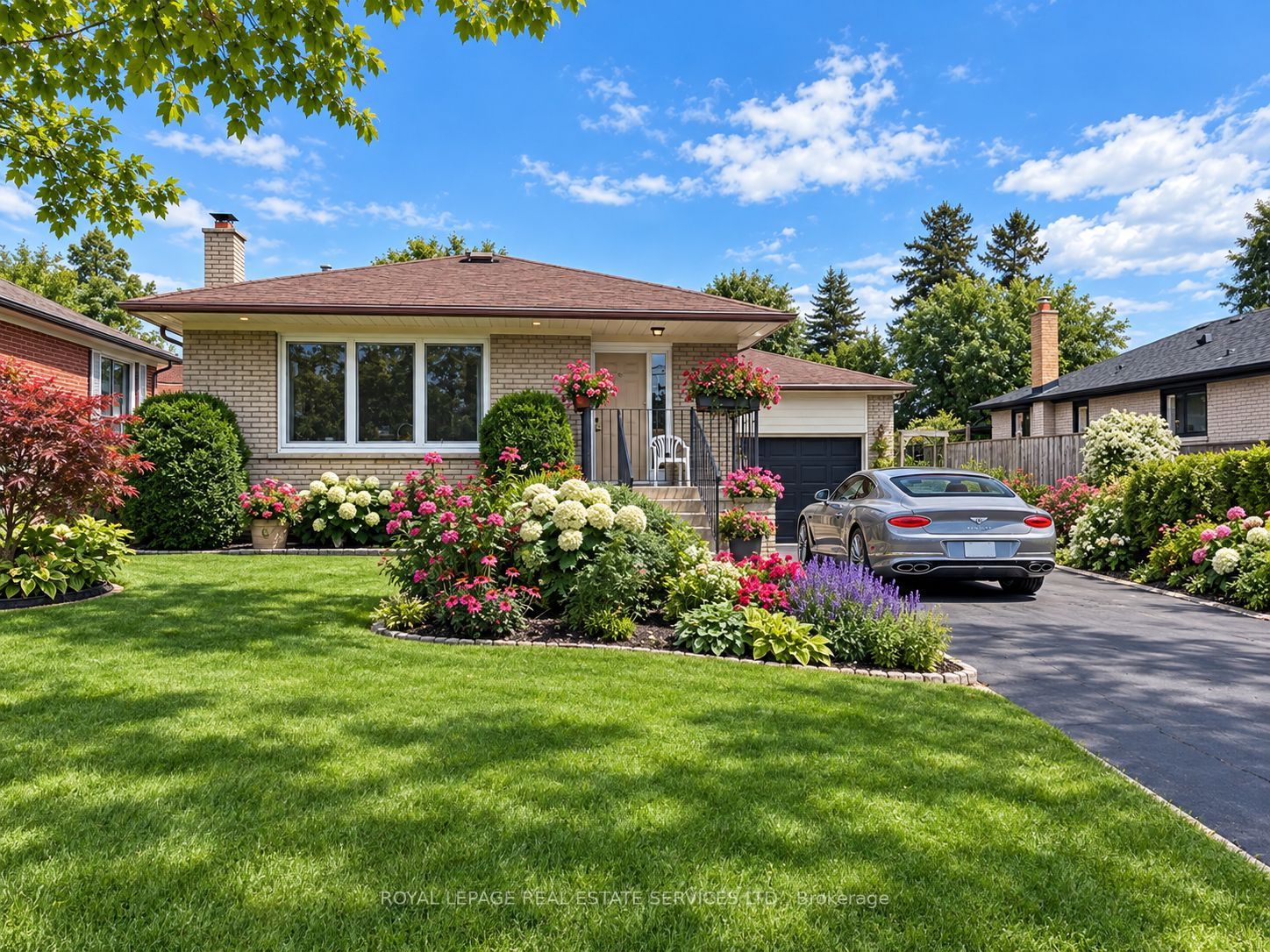 305 Queen Mary Drive Property Photo 1