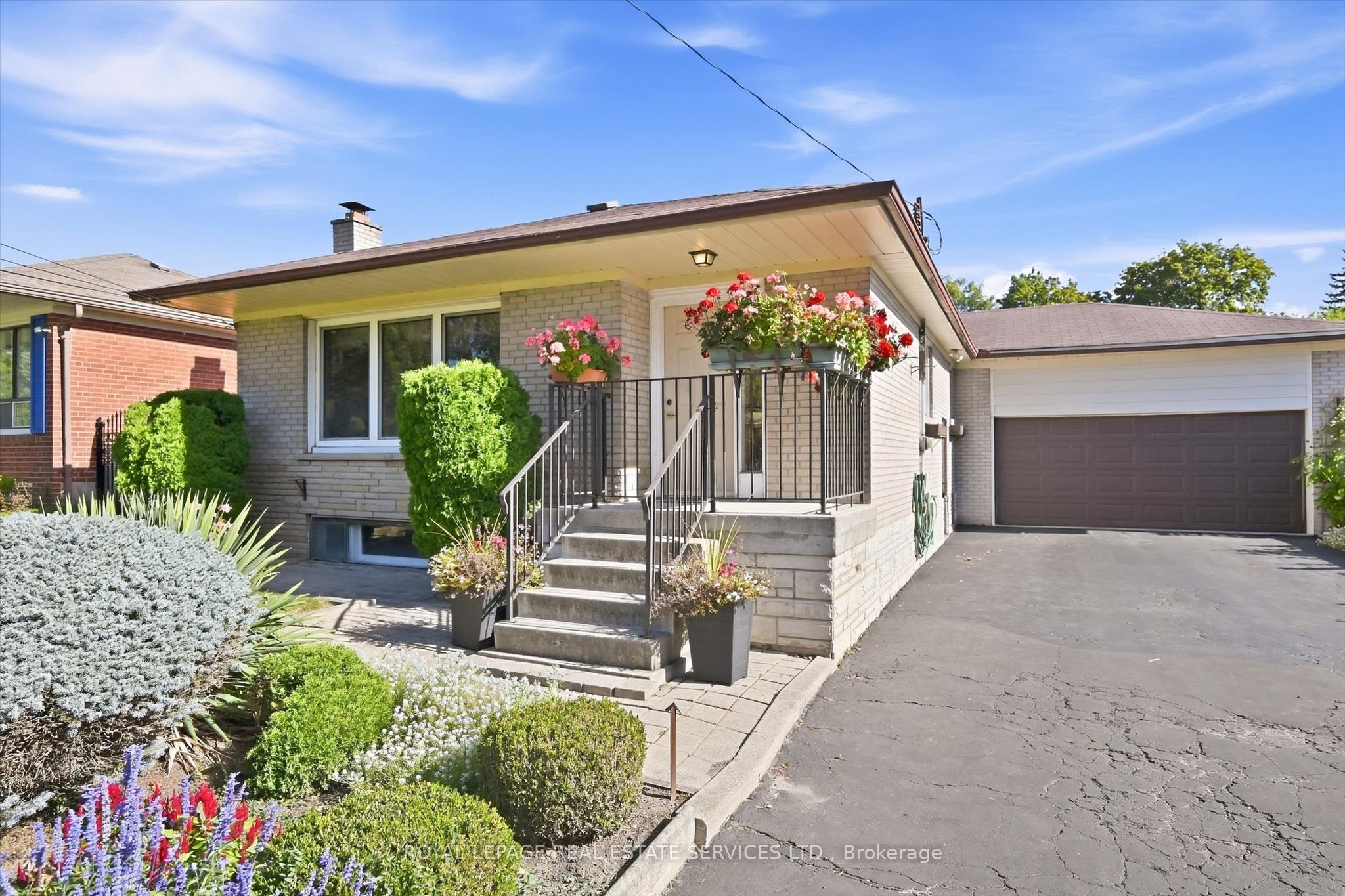 305 Queen Mary Drive Property Photo 4
