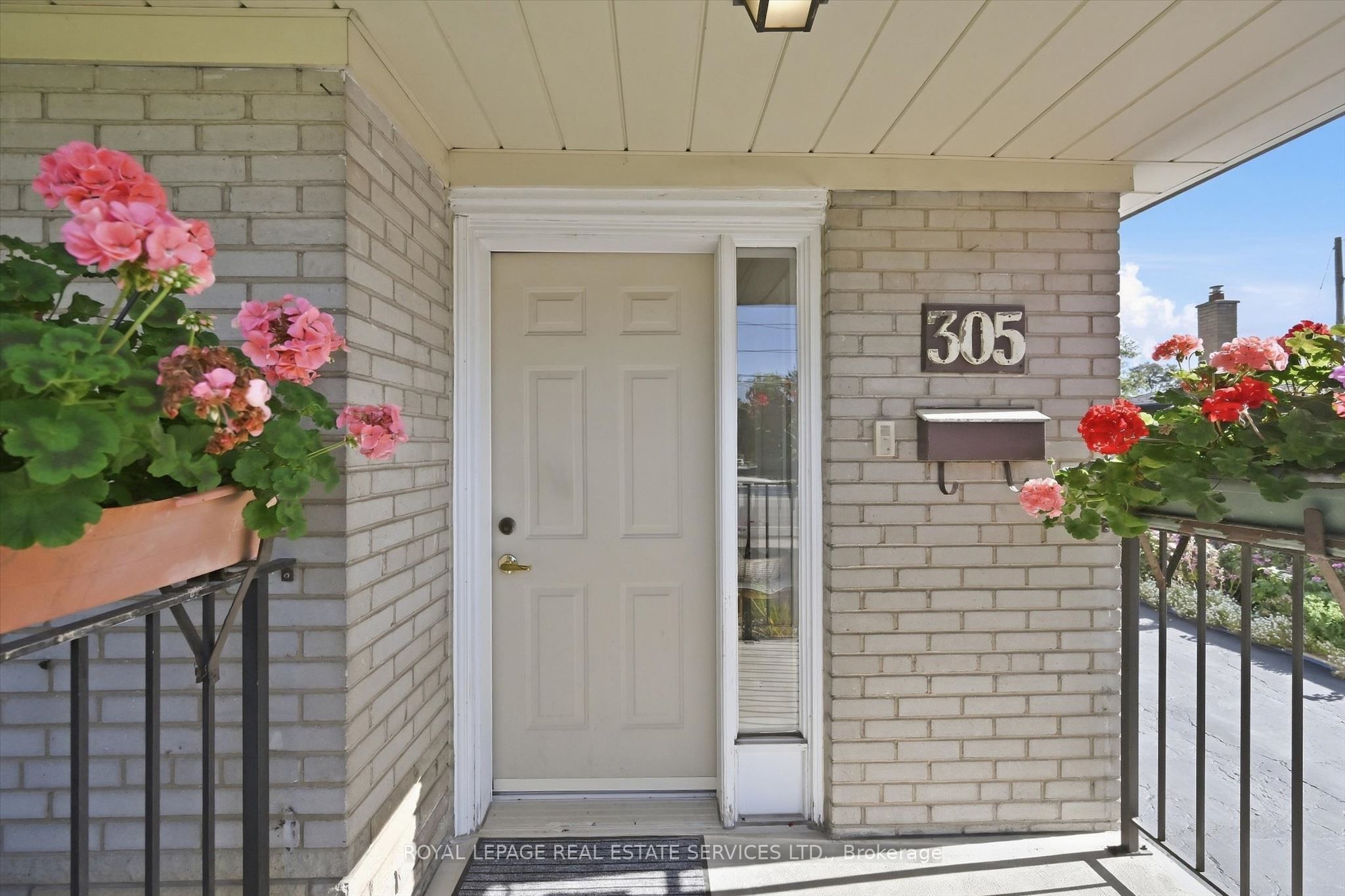 305 Queen Mary Drive Property Photo 6