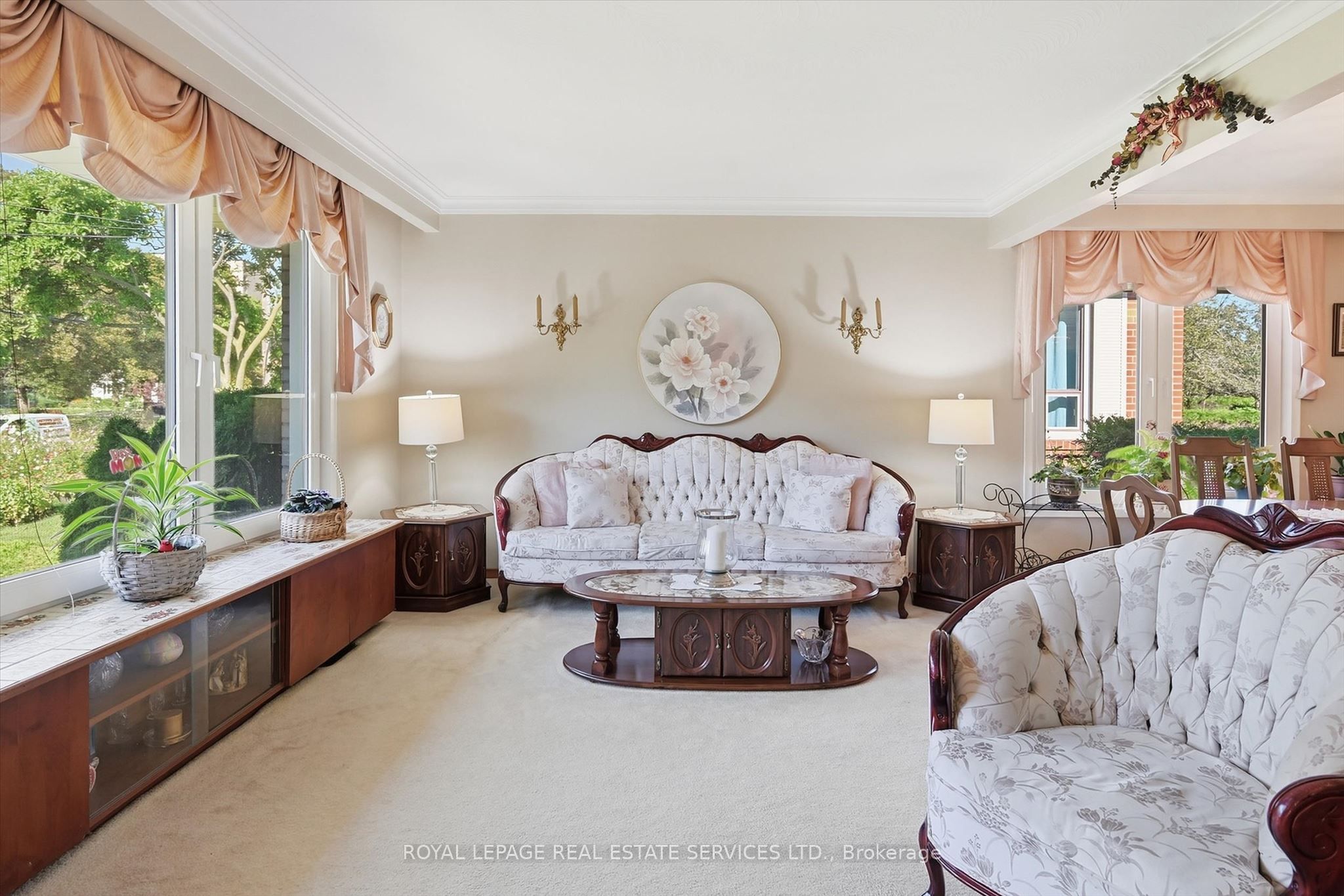 305 Queen Mary Drive Property Photo 8