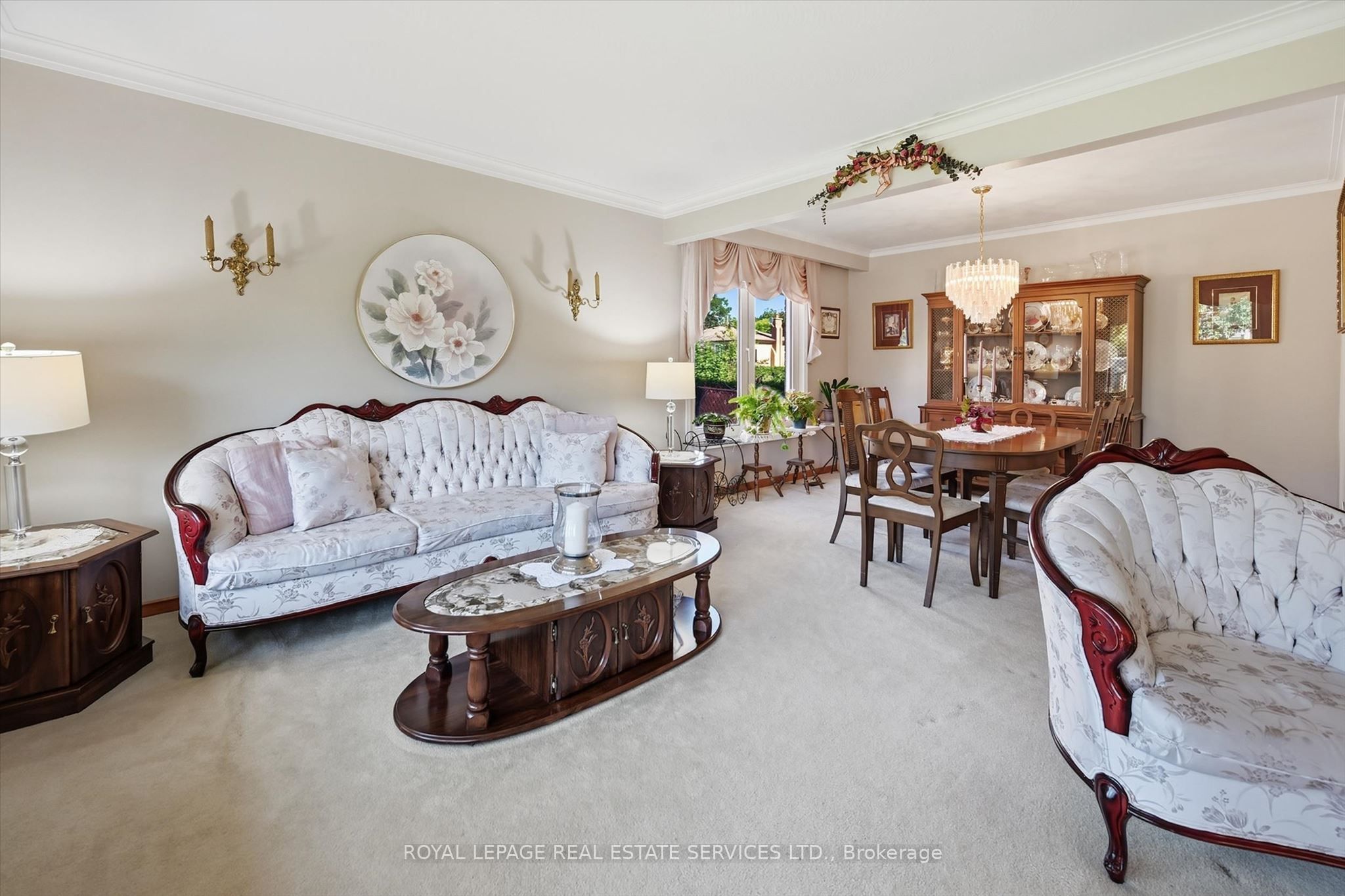 305 Queen Mary Drive Property Photo 10