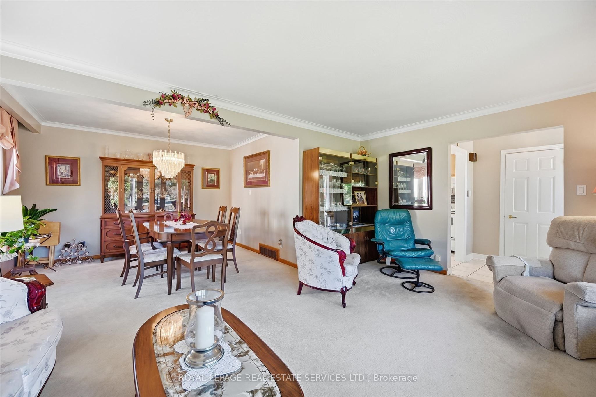 305 Queen Mary Drive Property Photo 11