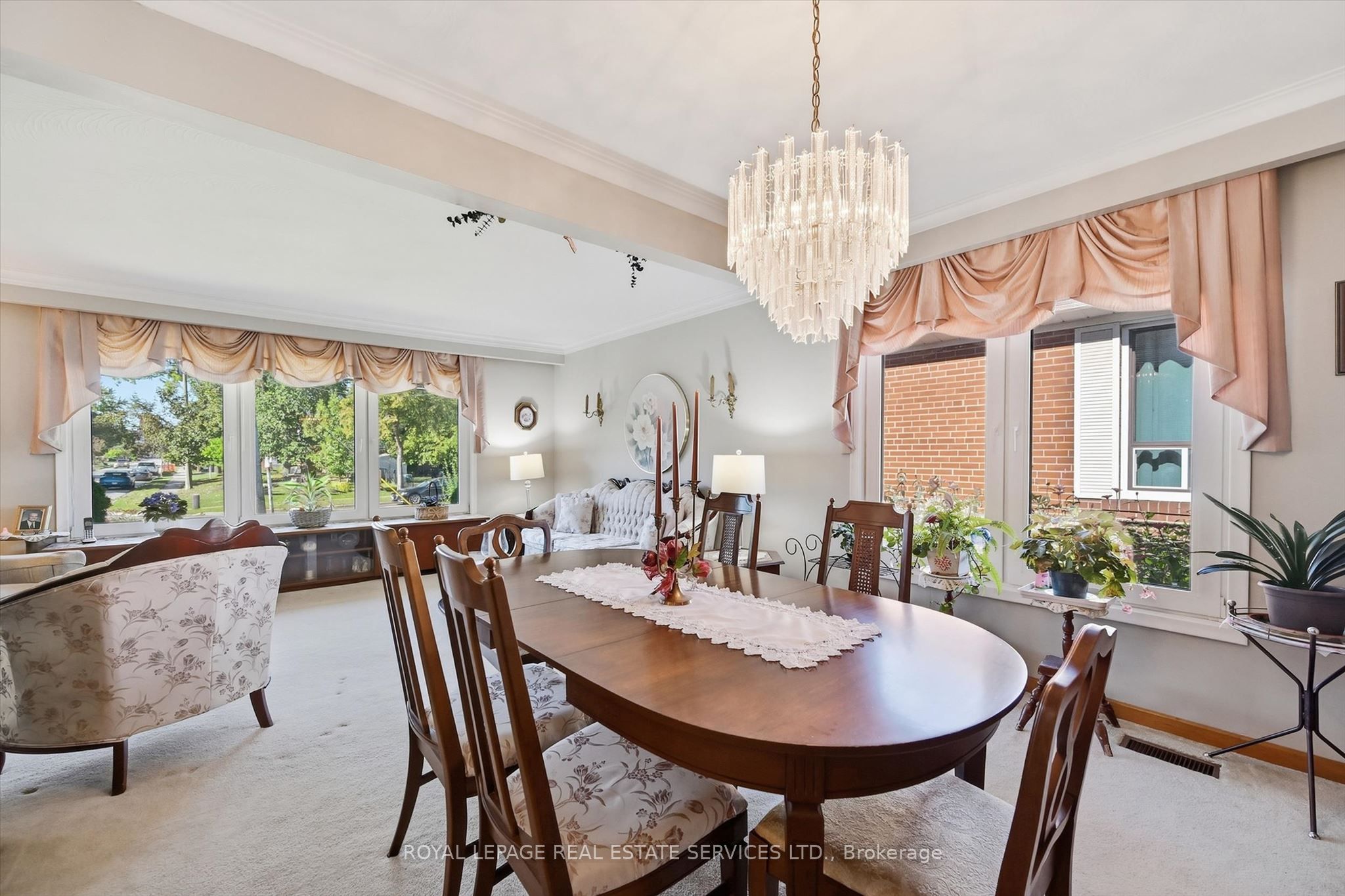 305 Queen Mary Drive Property Photo 12