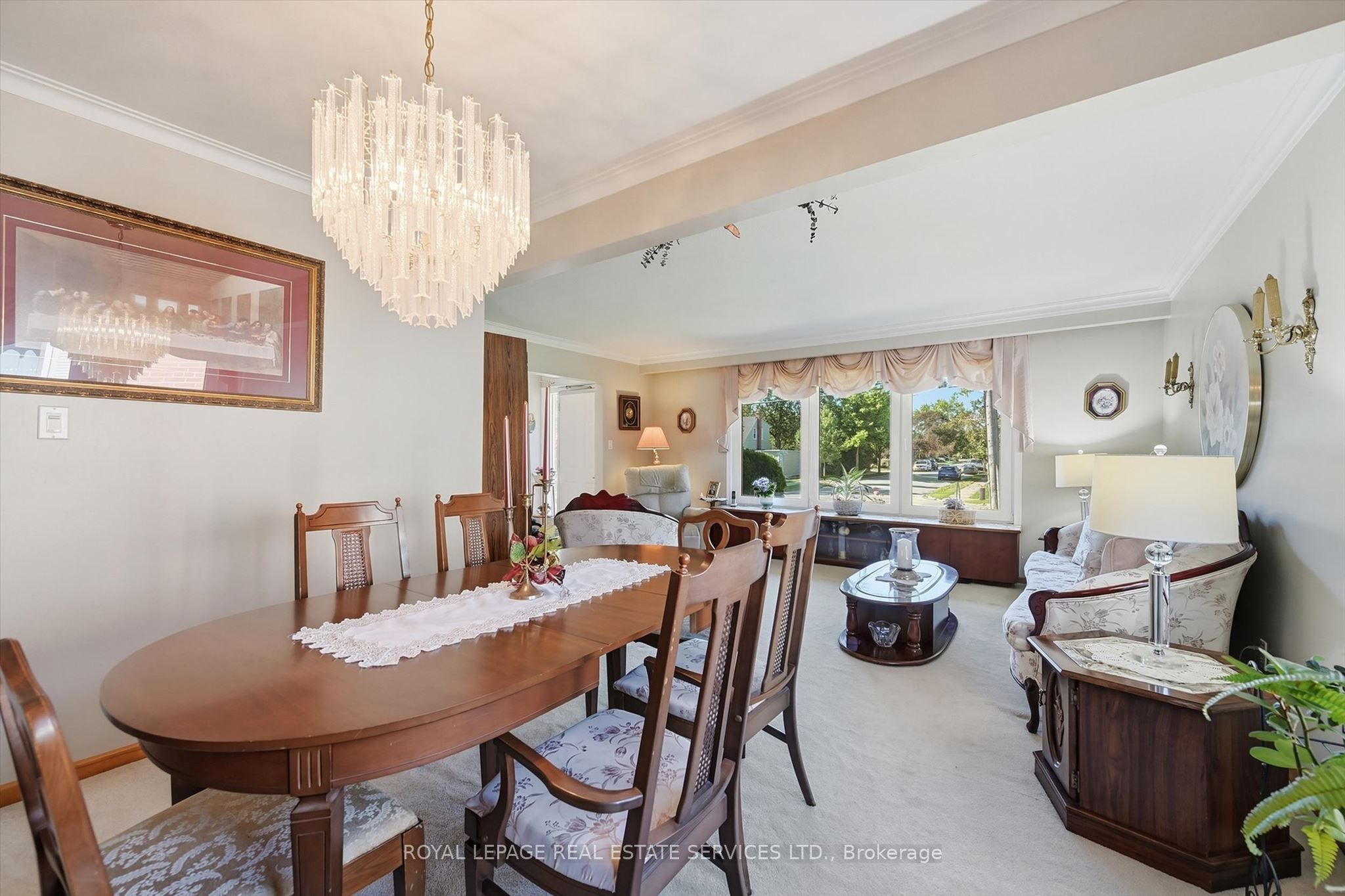 305 Queen Mary Drive Property Photo 13
