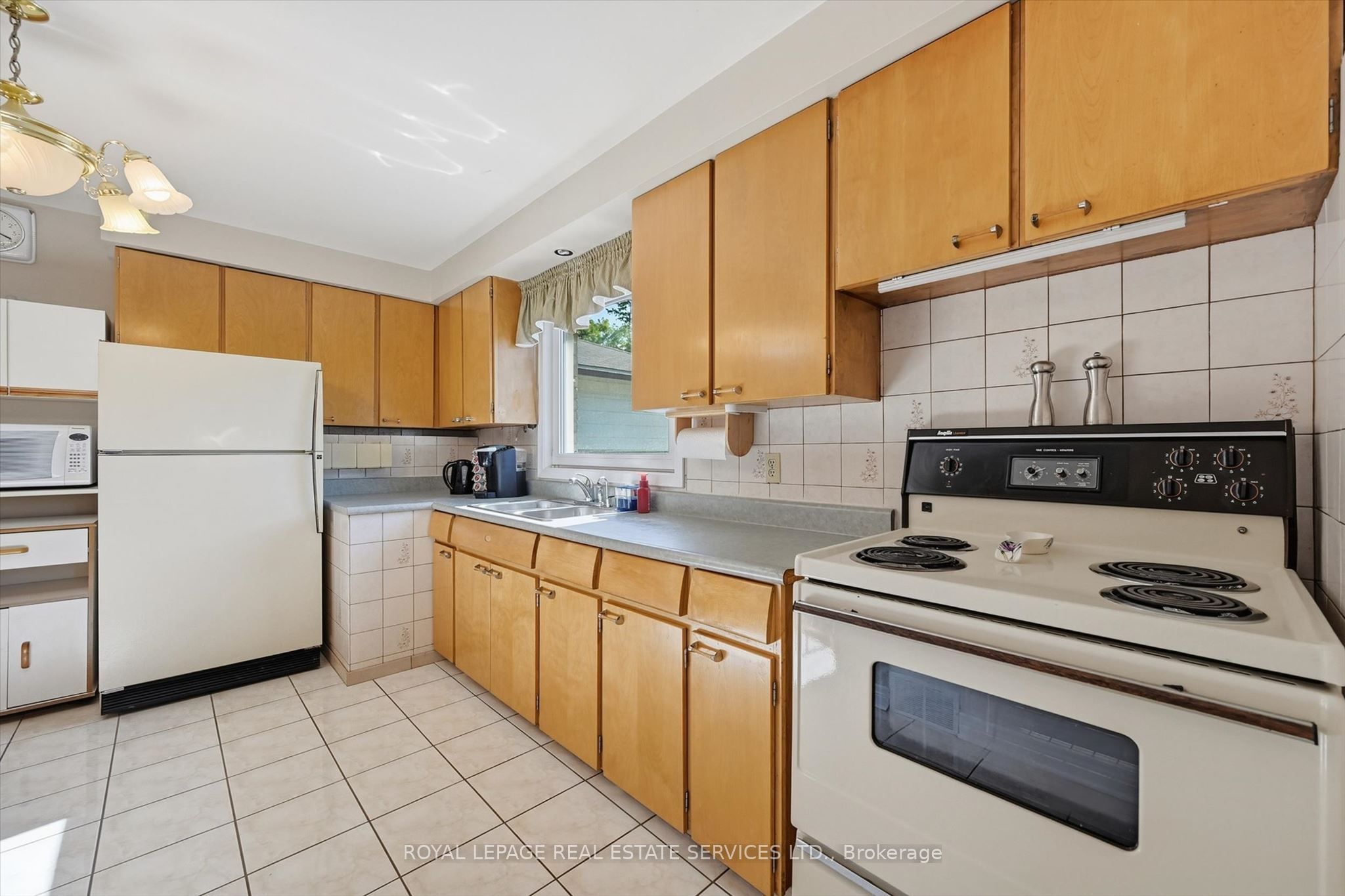305 Queen Mary Drive Property Photo 14