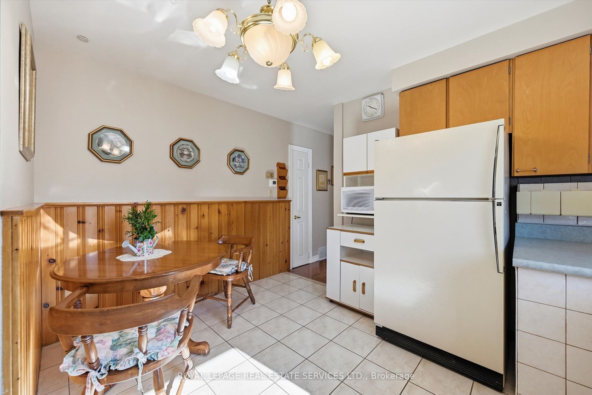 305 Queen Mary Drive Property Photo 16