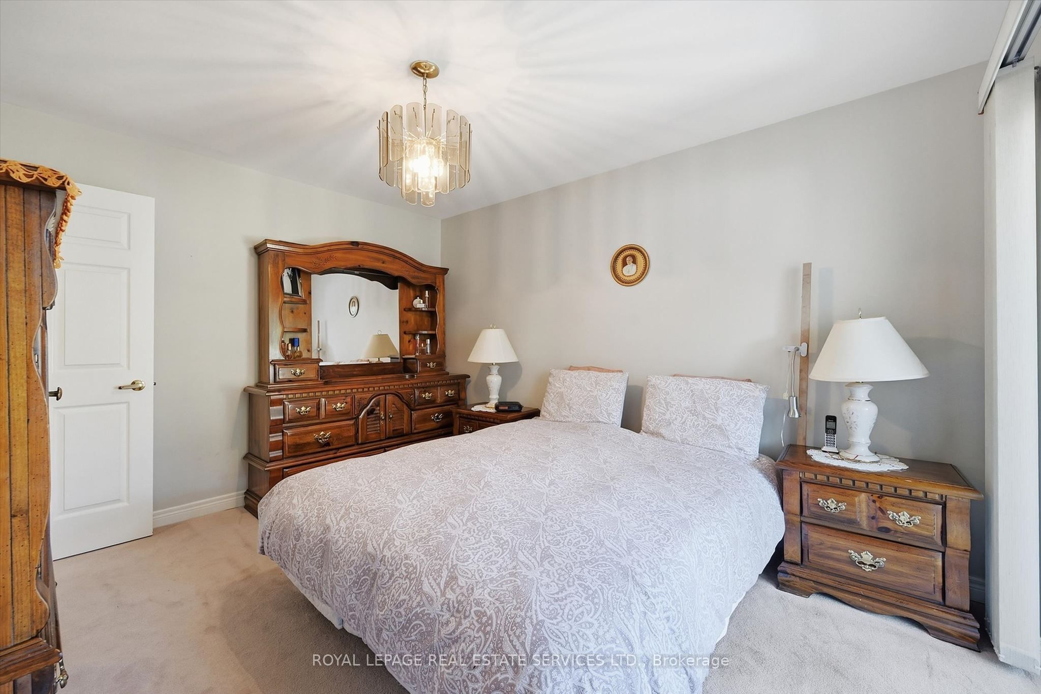305 Queen Mary Drive Property Photo 19