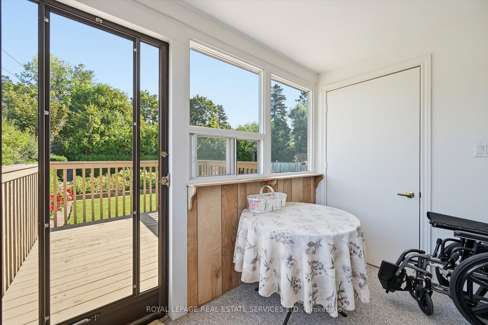 305 Queen Mary Drive Property Photo 21