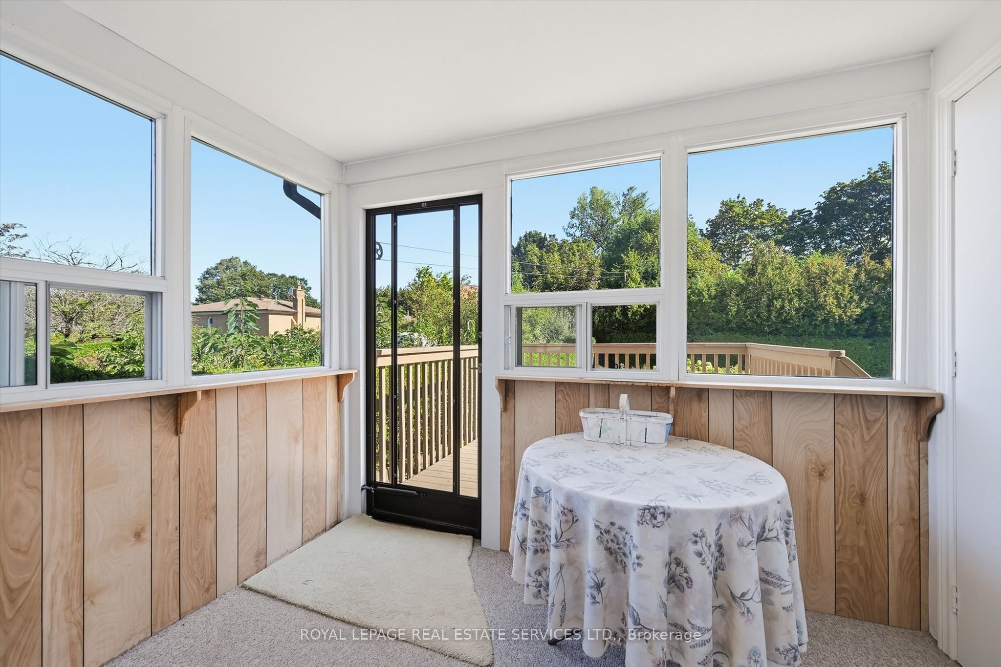 305 Queen Mary Drive Property Photo 22