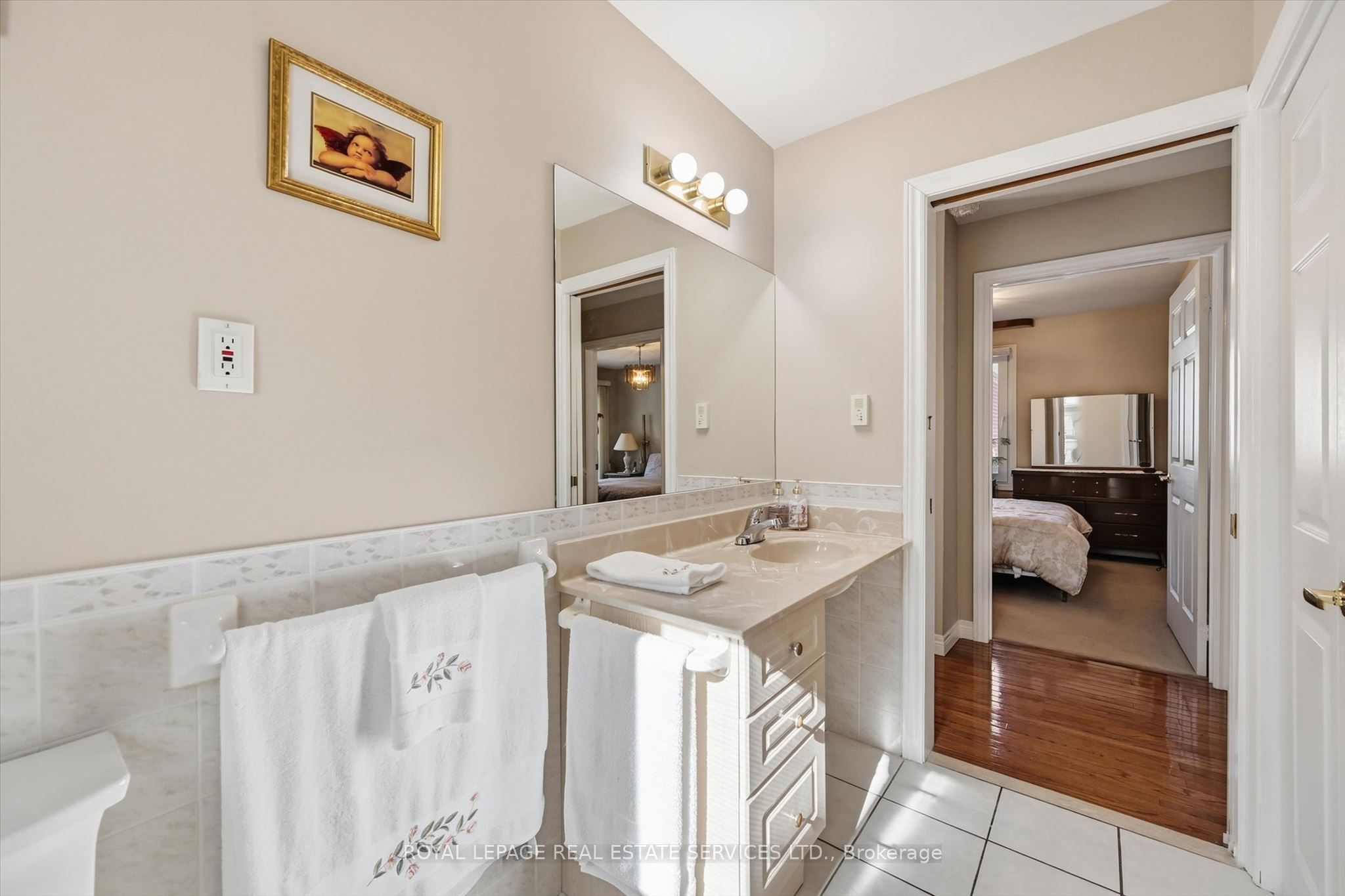 305 Queen Mary Drive Property Photo 28