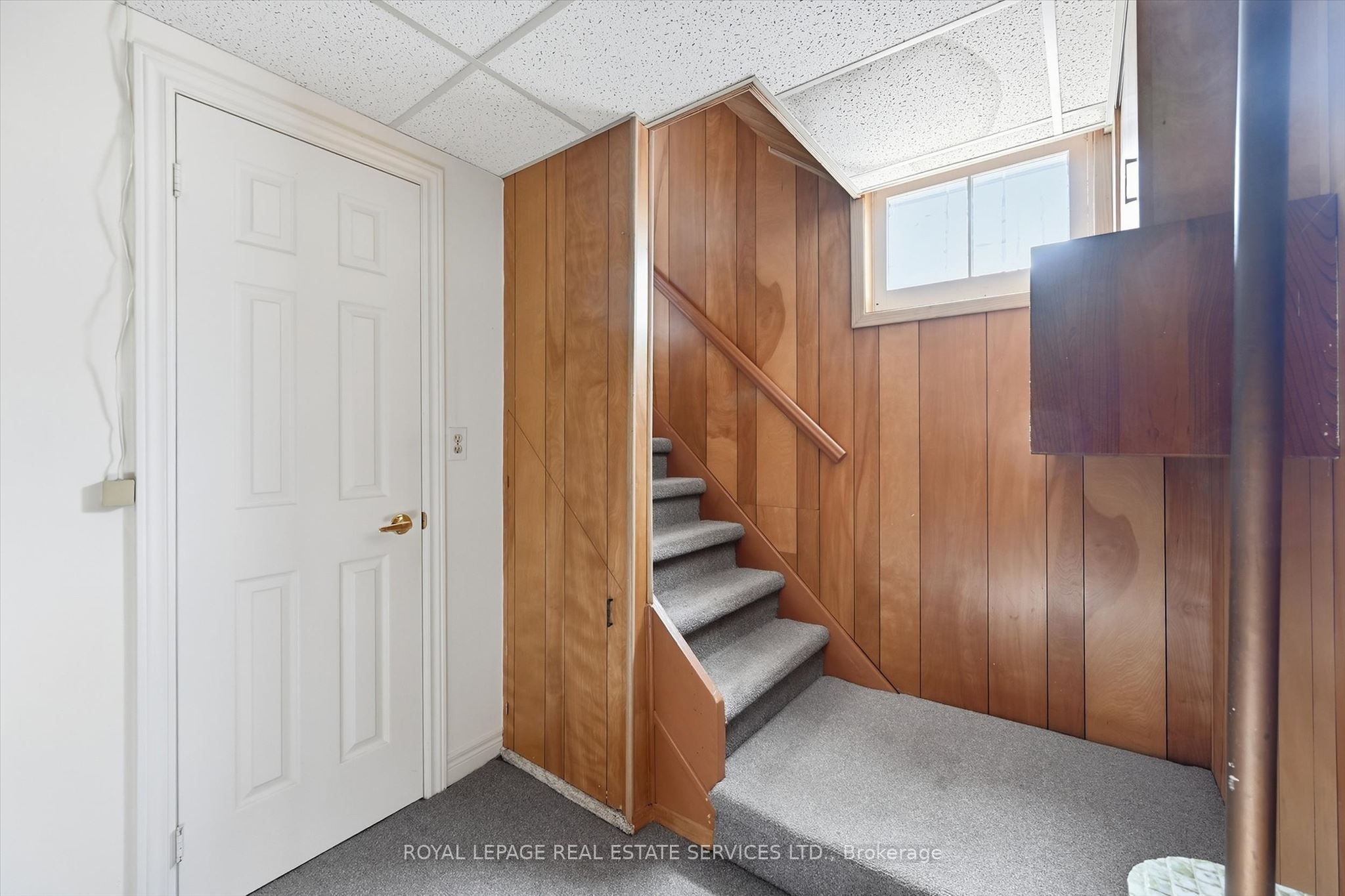 305 Queen Mary Drive Property Photo 31