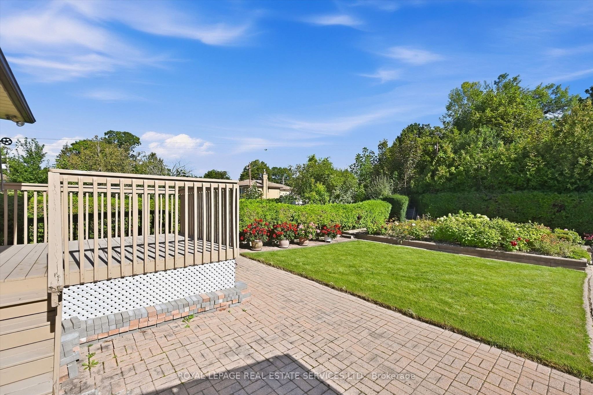 305 Queen Mary Drive Property Photo 39