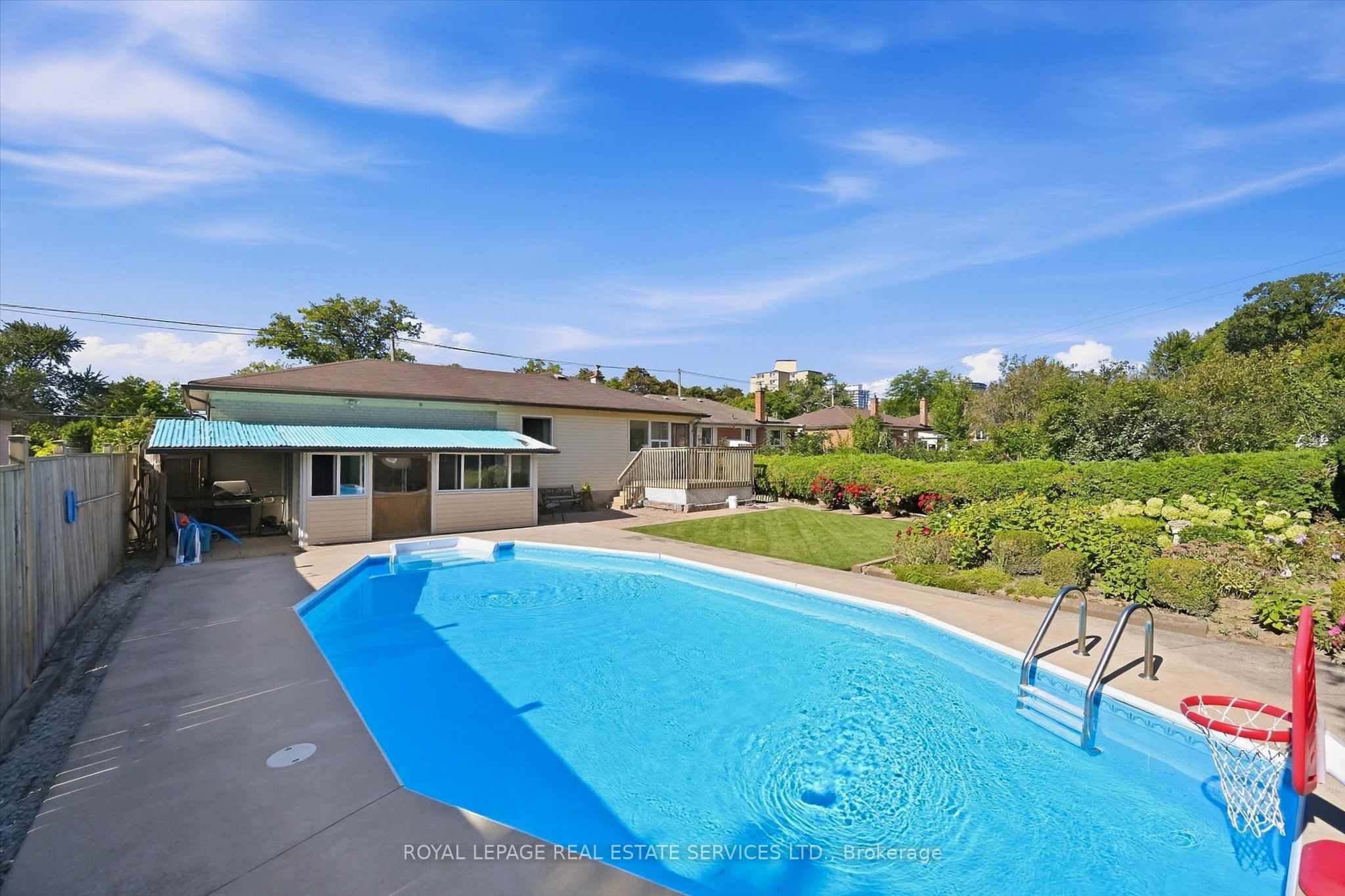 305 Queen Mary Drive Property Photo 42