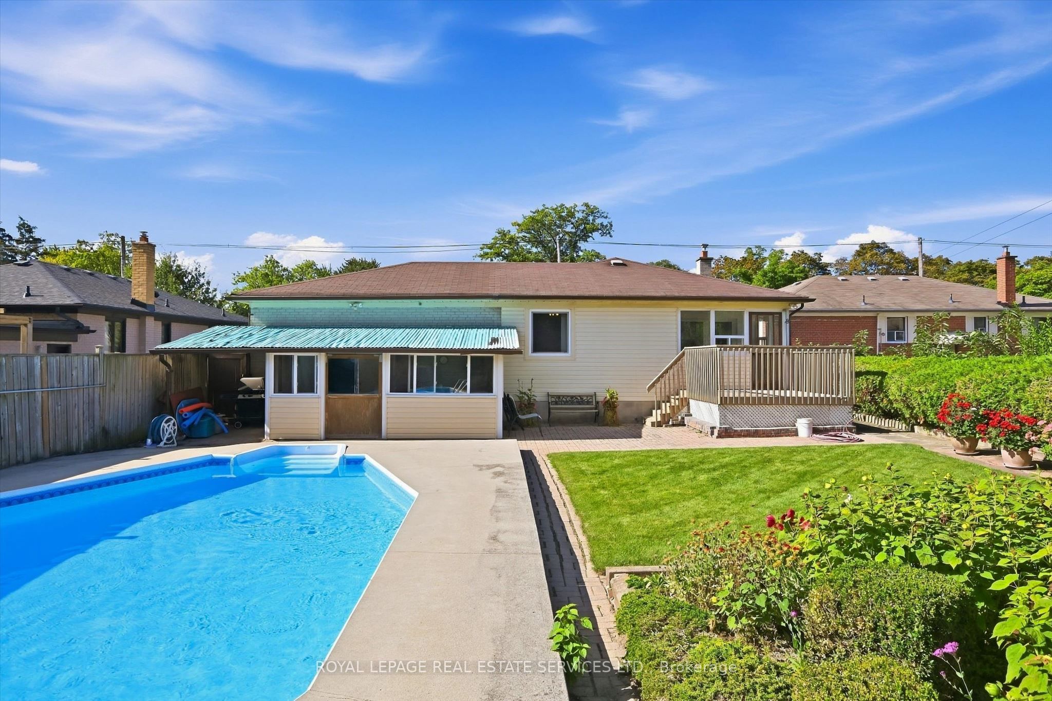 305 Queen Mary Drive Property Photo 43