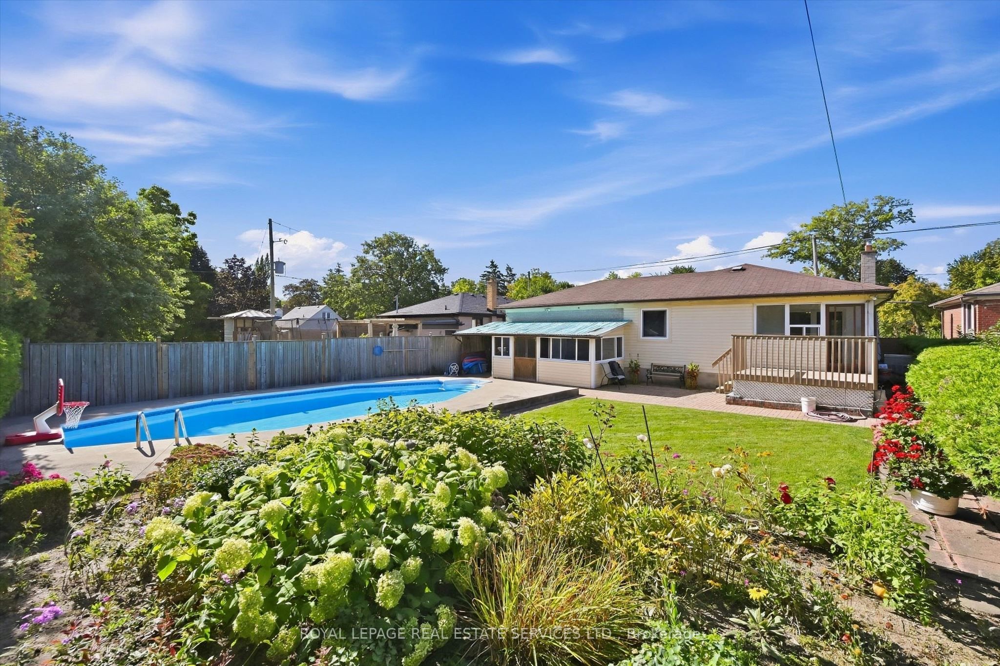 305 Queen Mary Drive Property Photo 44