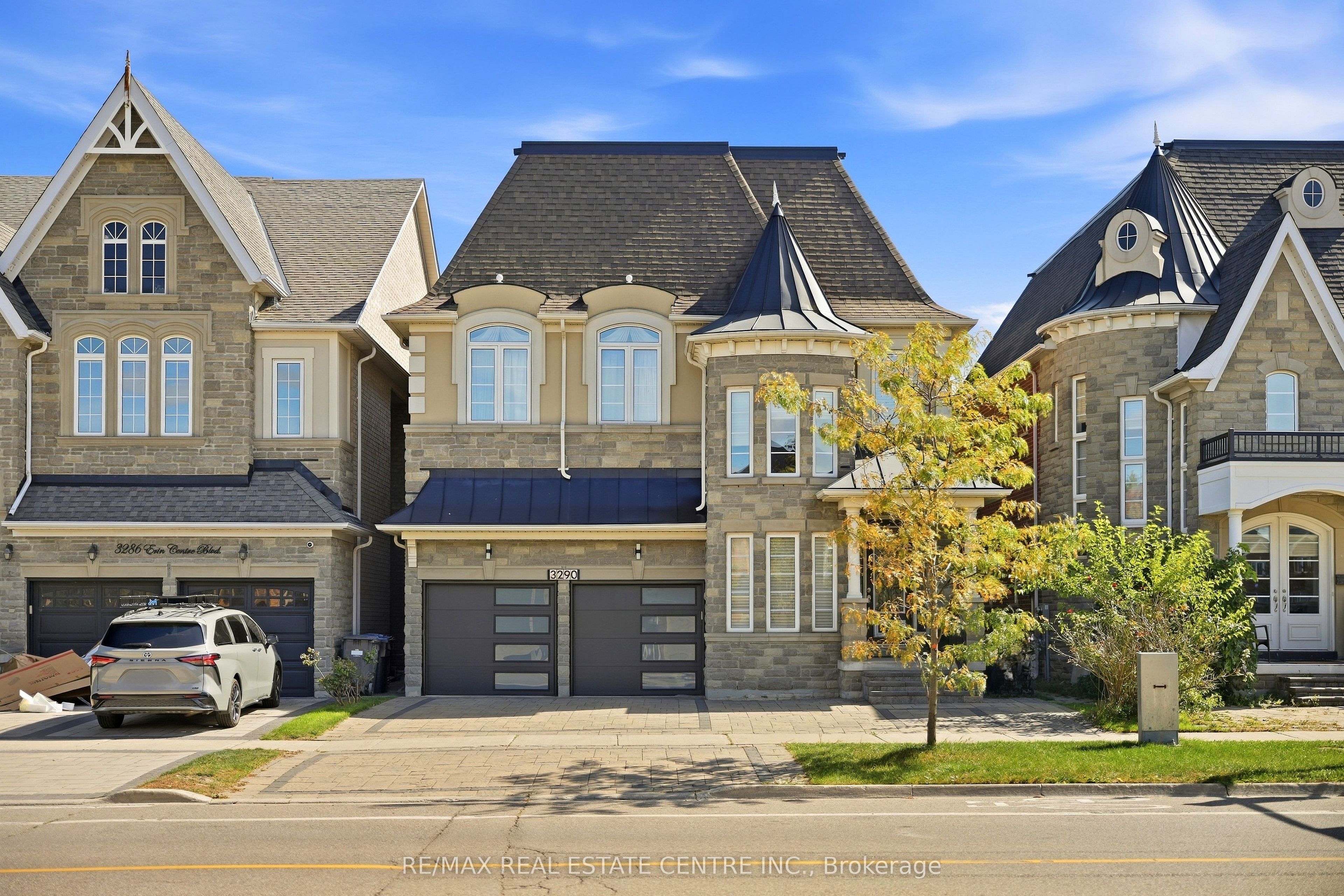 3290 Erin Centre Boulevard Property Photo 1