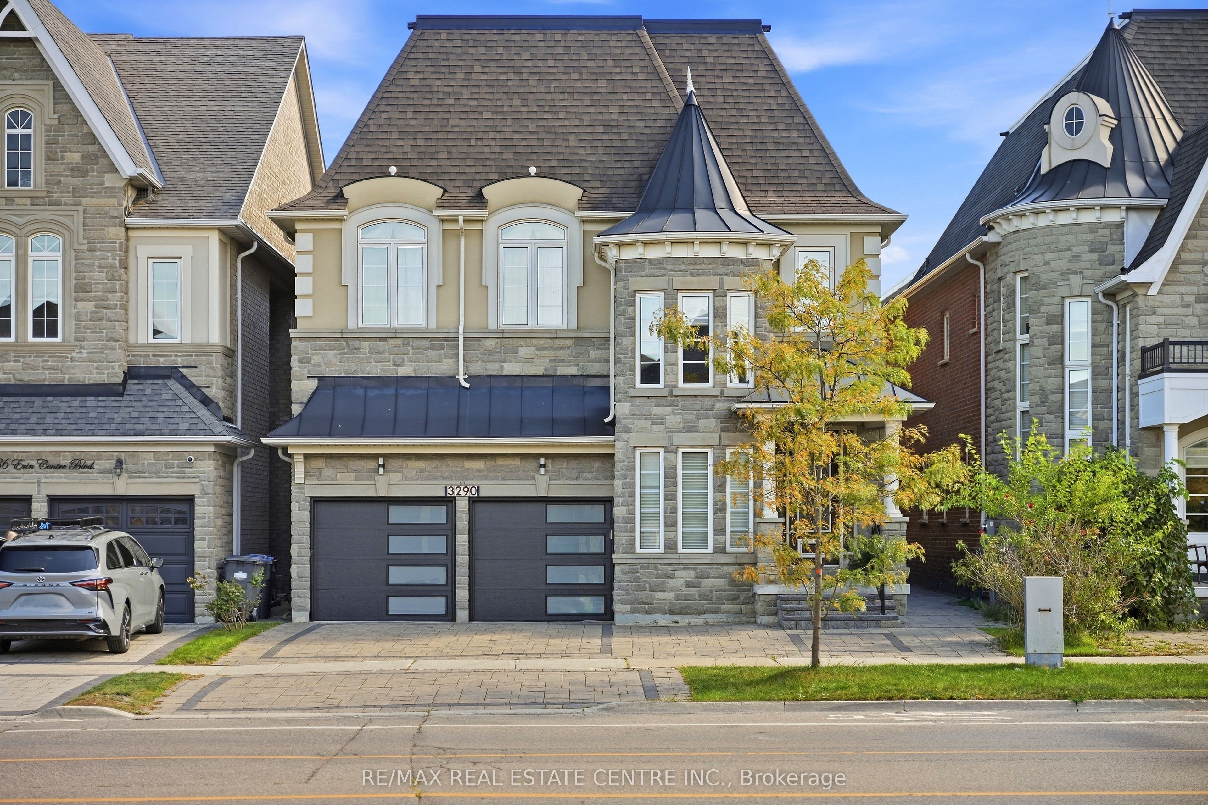 3290 Erin Centre Boulevard Property Photo 2