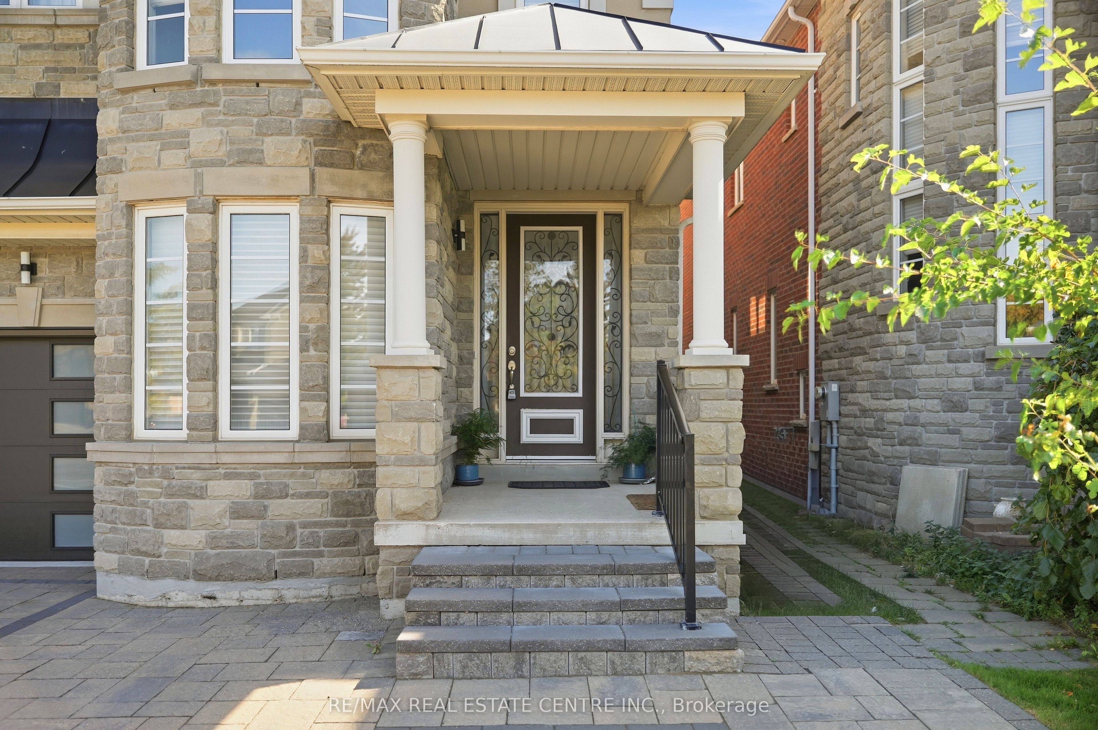 3290 Erin Centre Boulevard Property Photo 4