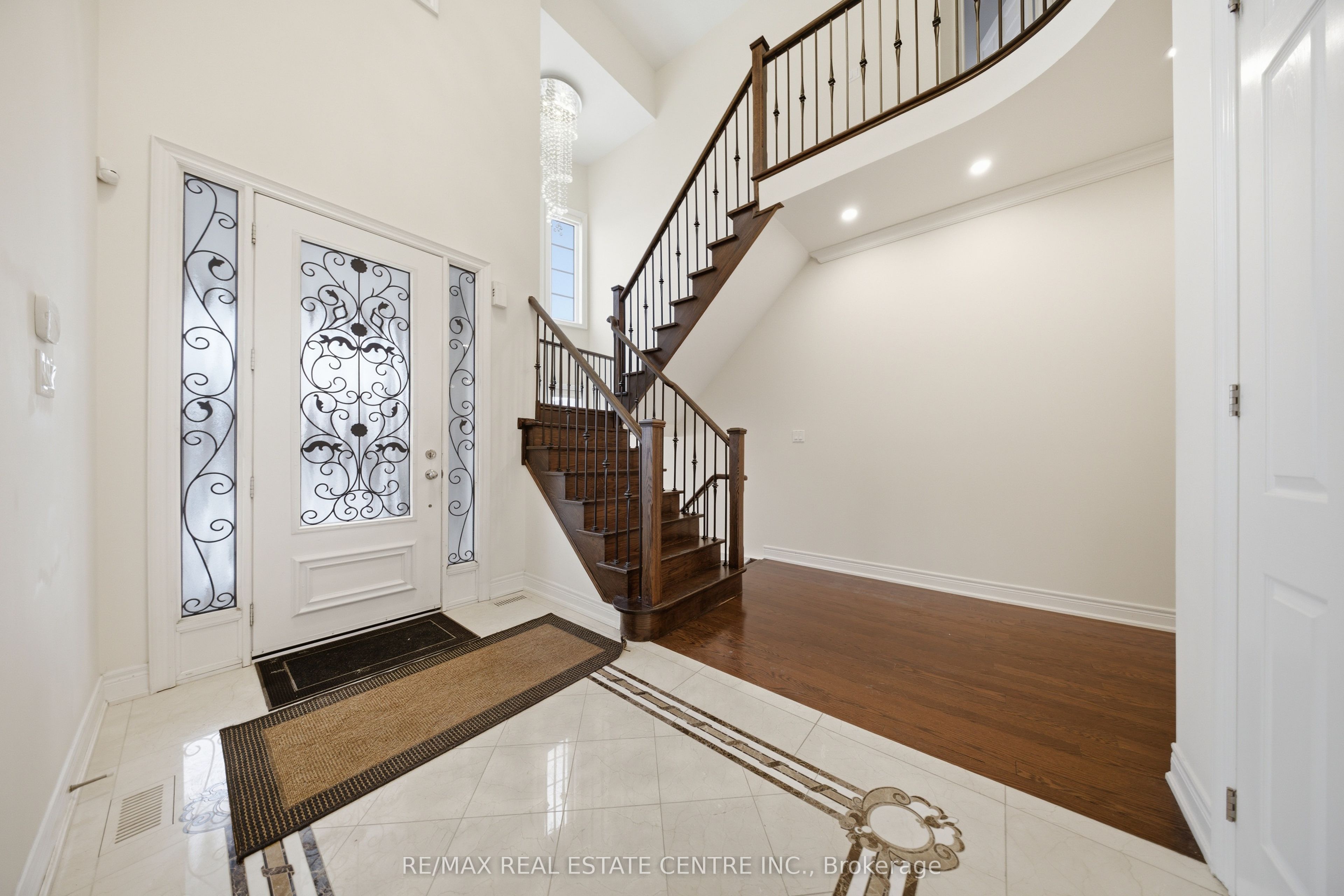 3290 Erin Centre Boulevard Property Photo 5