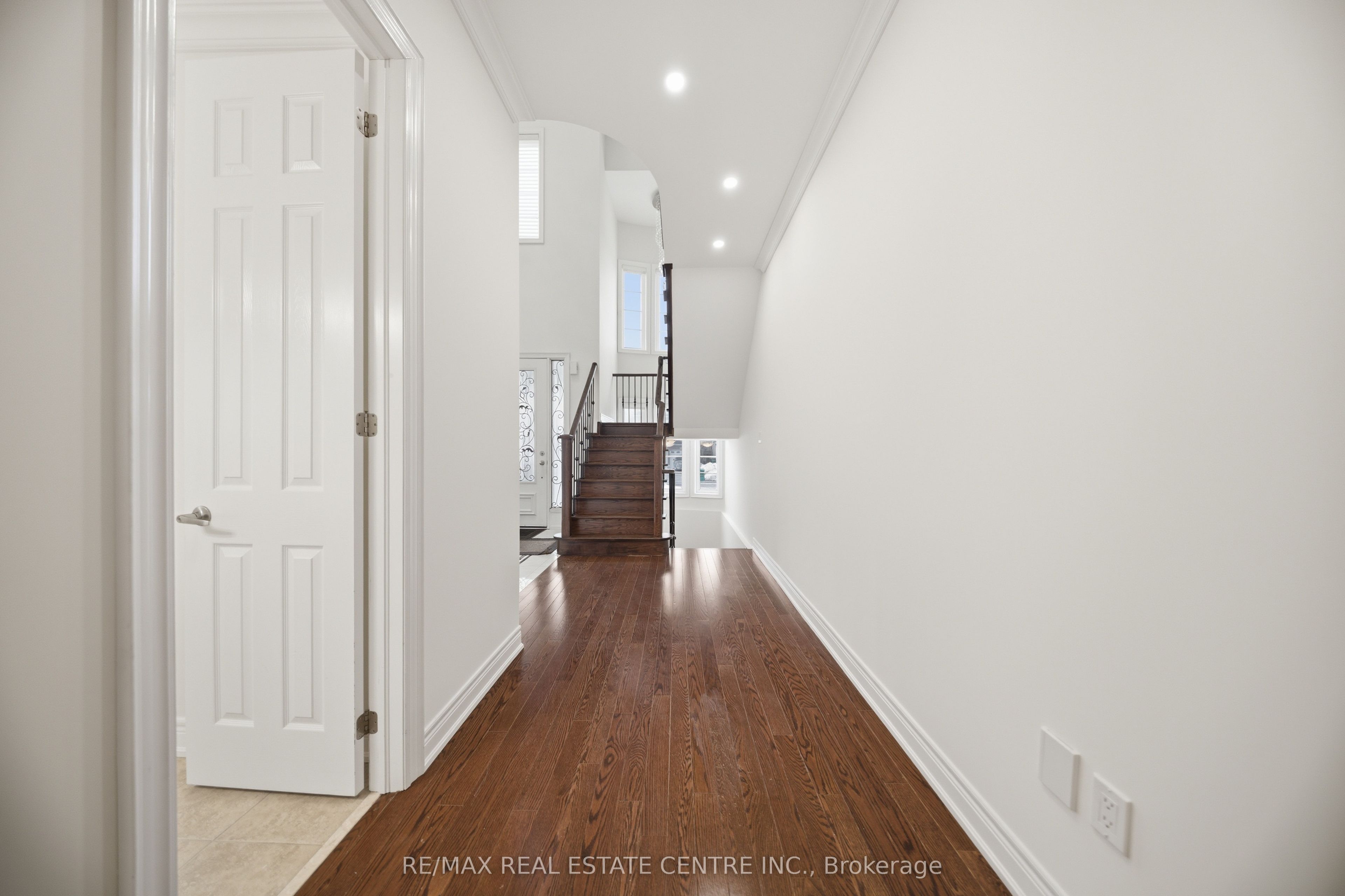 3290 Erin Centre Boulevard Property Photo 6
