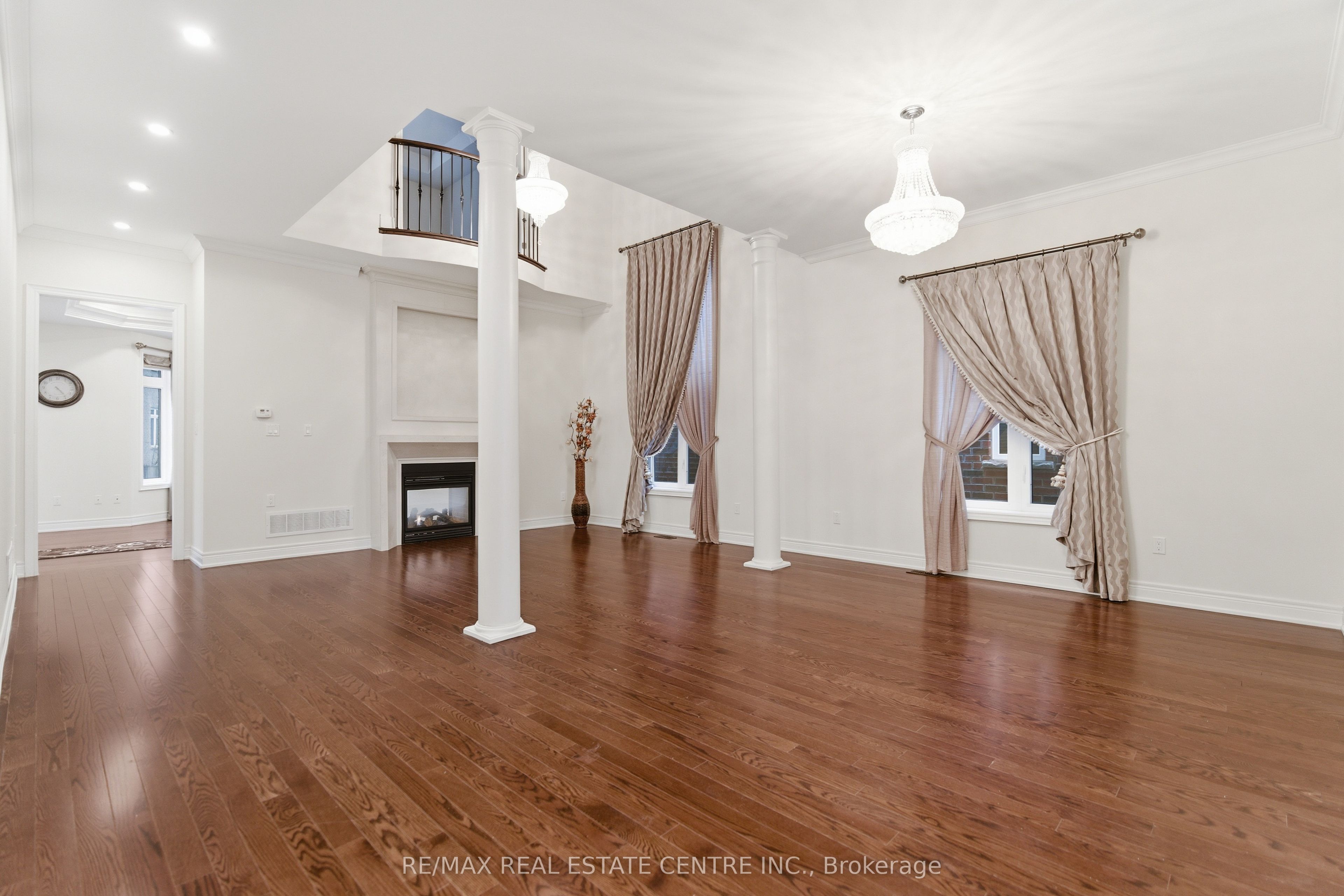 3290 Erin Centre Boulevard Property Photo 8