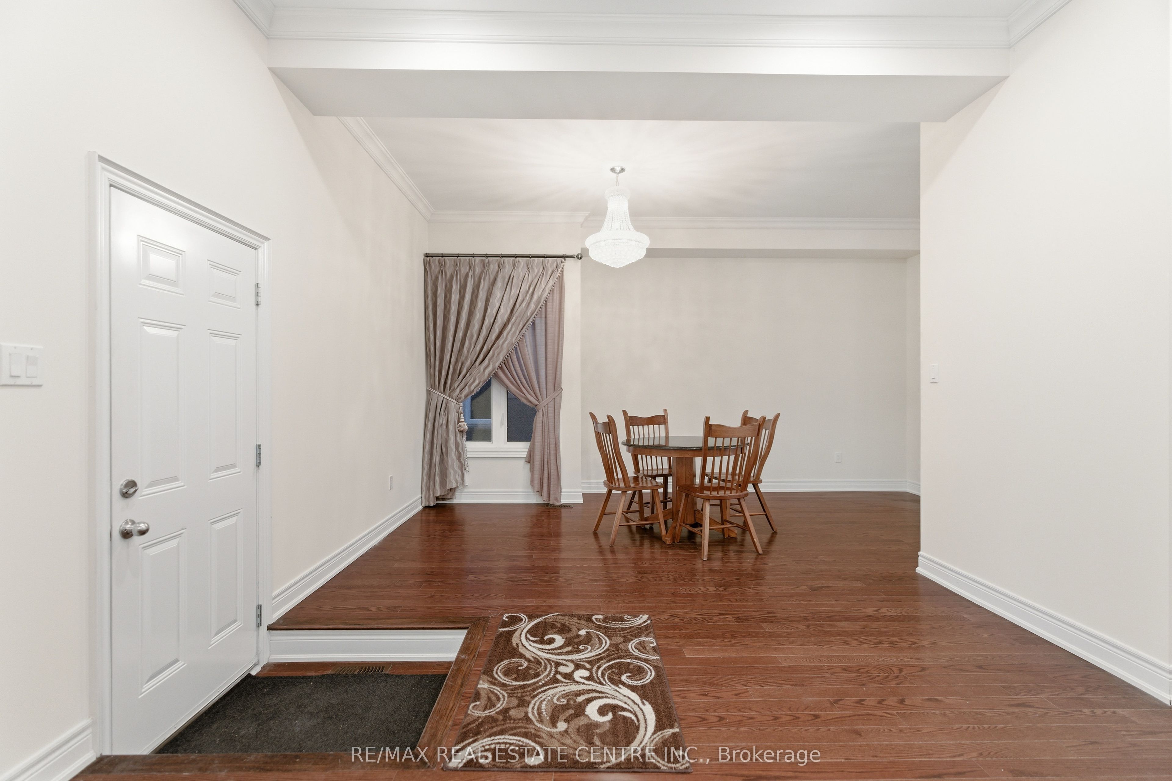 3290 Erin Centre Boulevard Property Photo 9