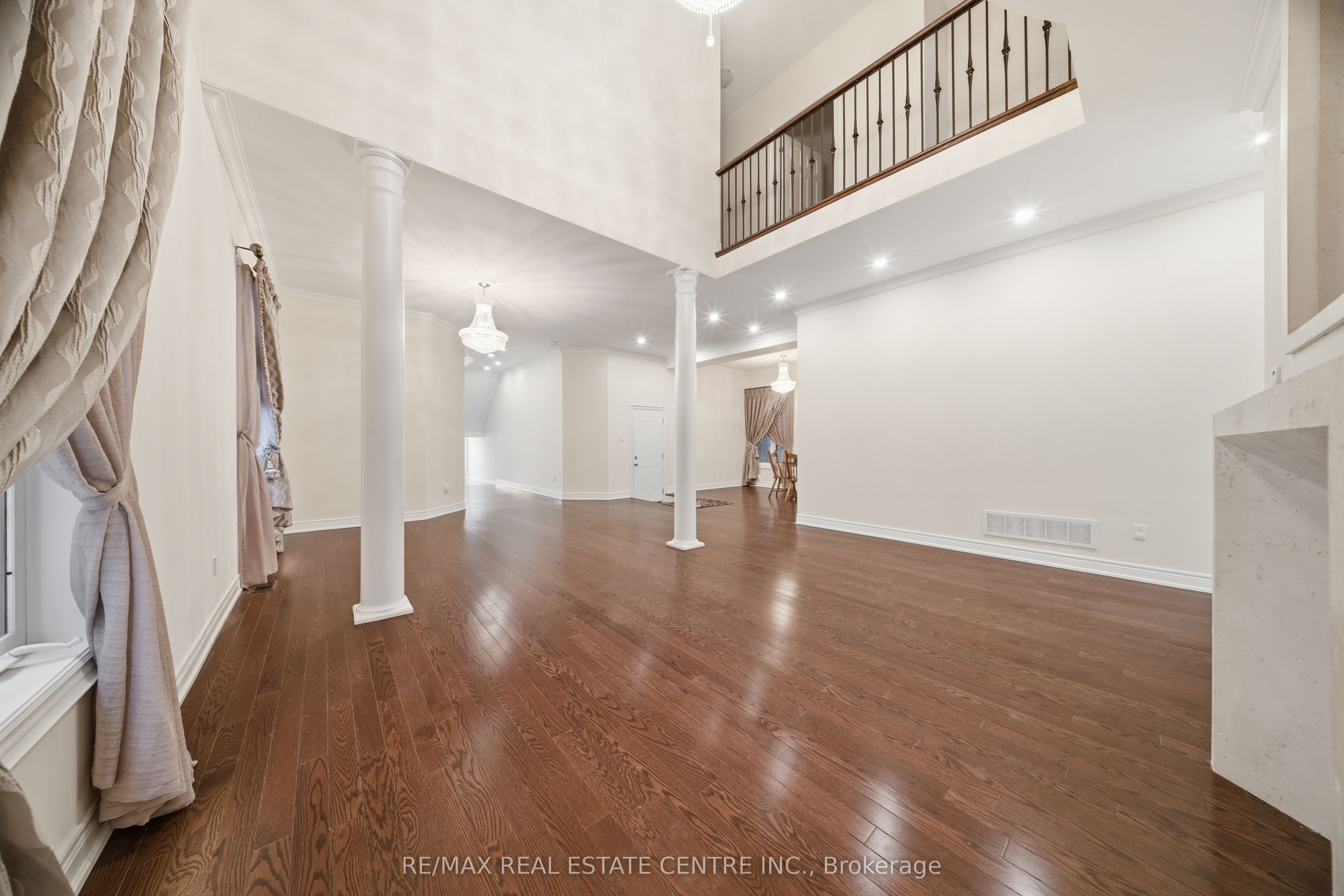 3290 Erin Centre Boulevard Property Photo 11