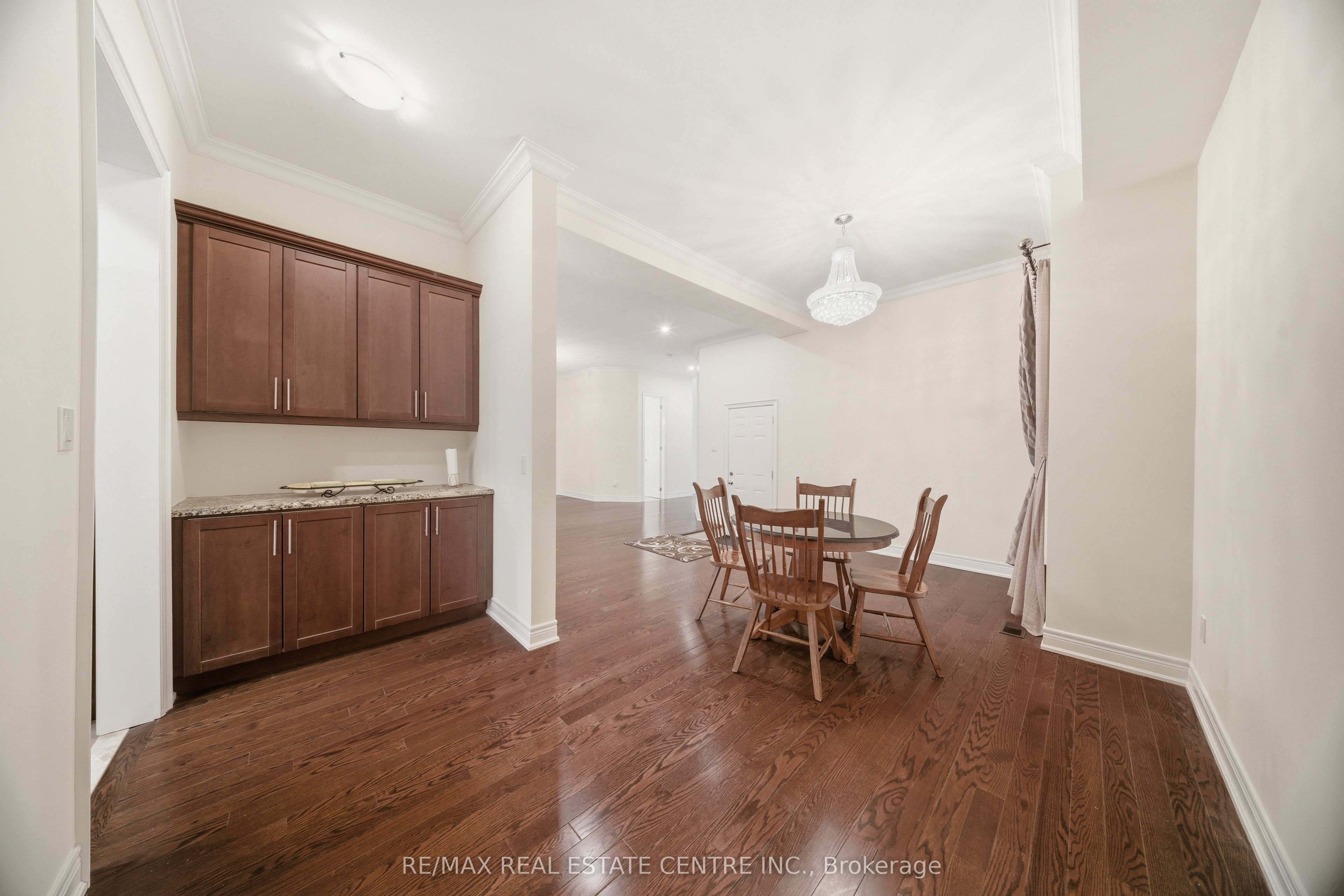 3290 Erin Centre Boulevard Property Photo 12