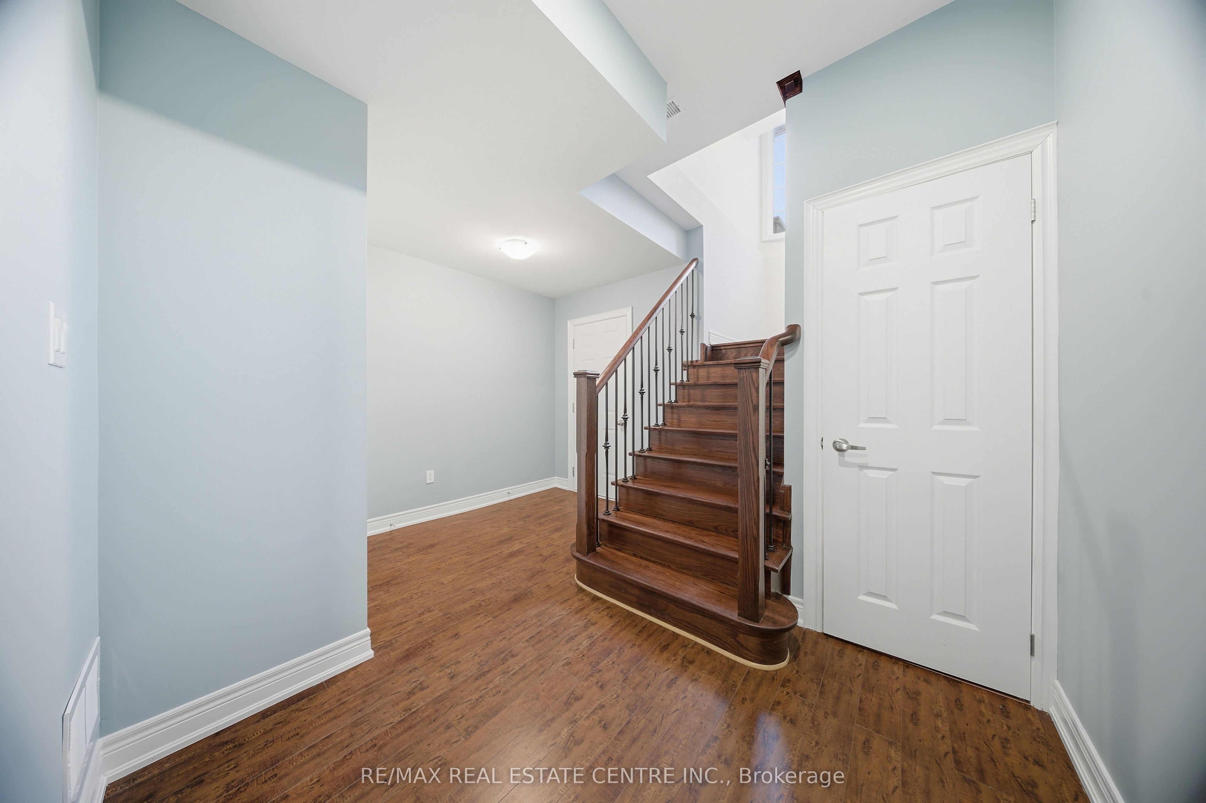 3290 Erin Centre Boulevard Property Photo 20