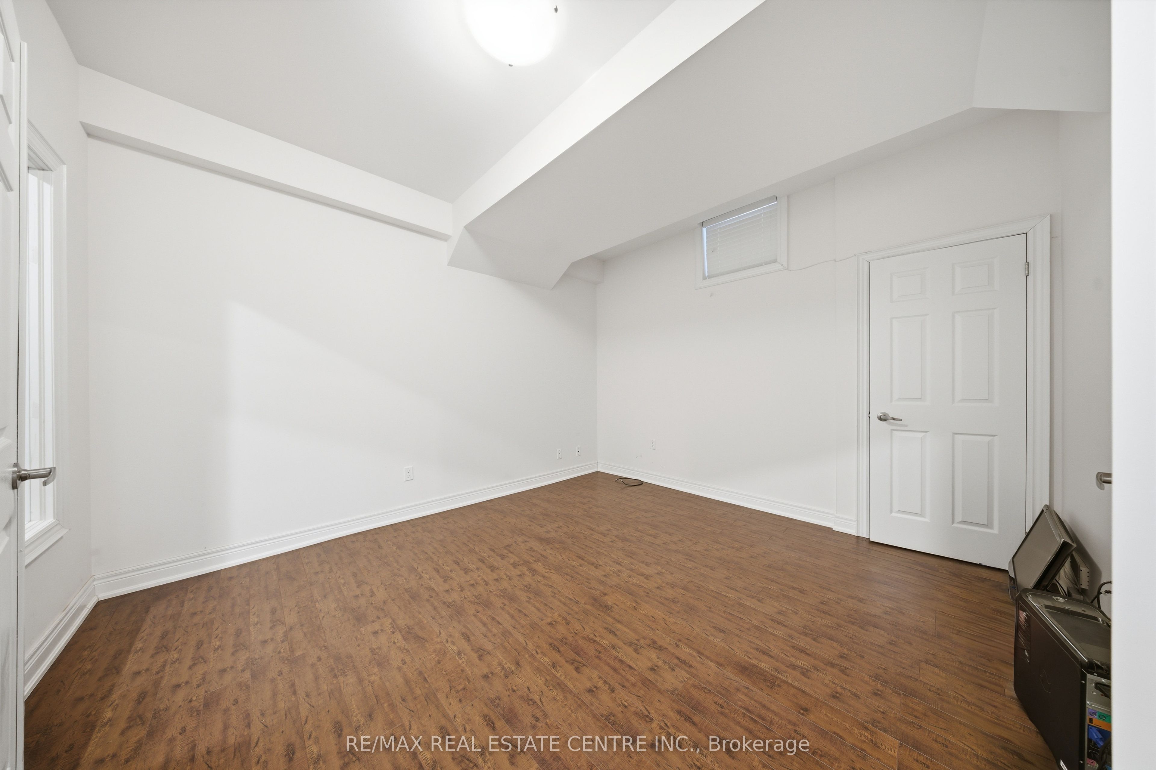 3290 Erin Centre Boulevard Property Photo 21